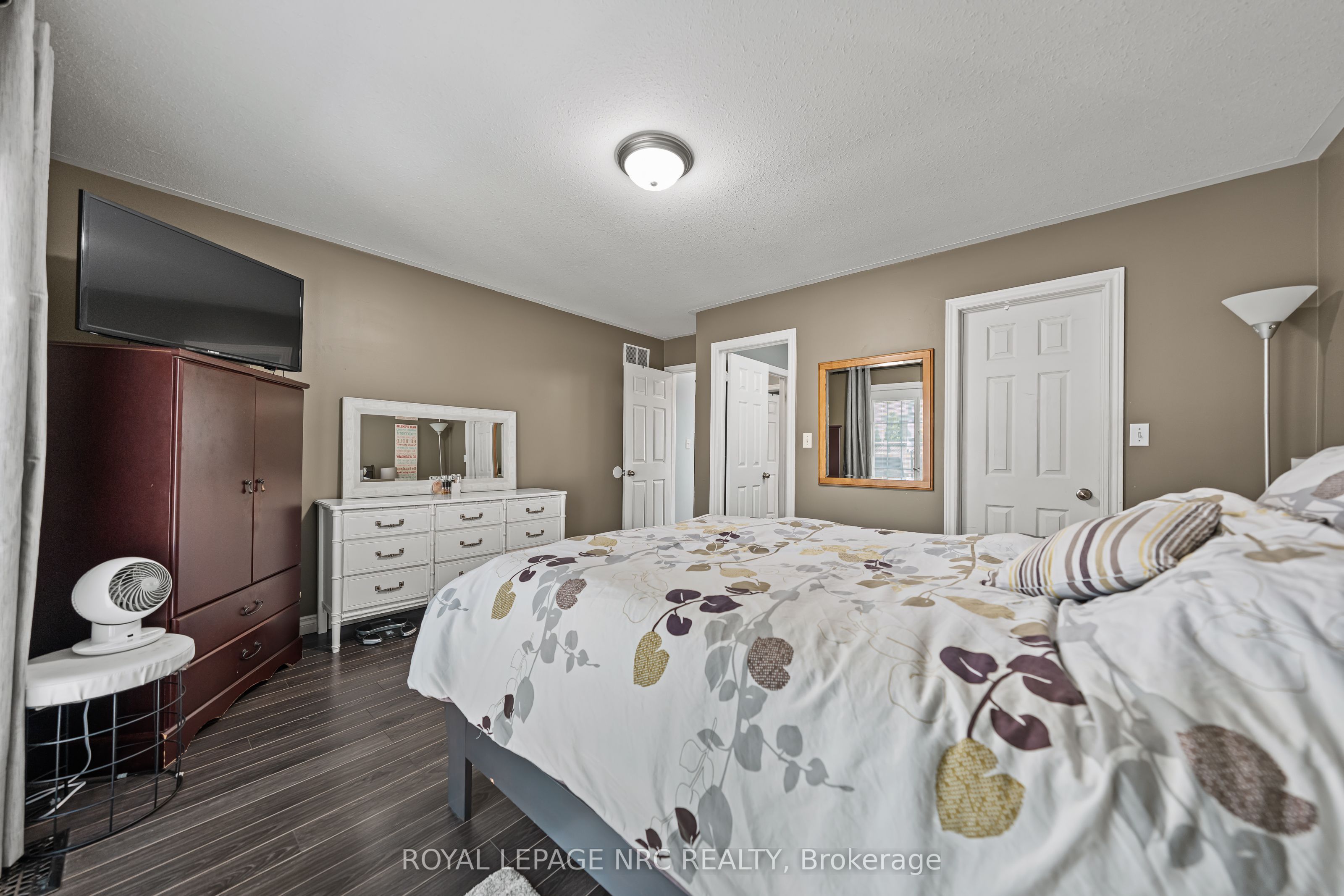 1052 Vansickle Road N Property Photo 22