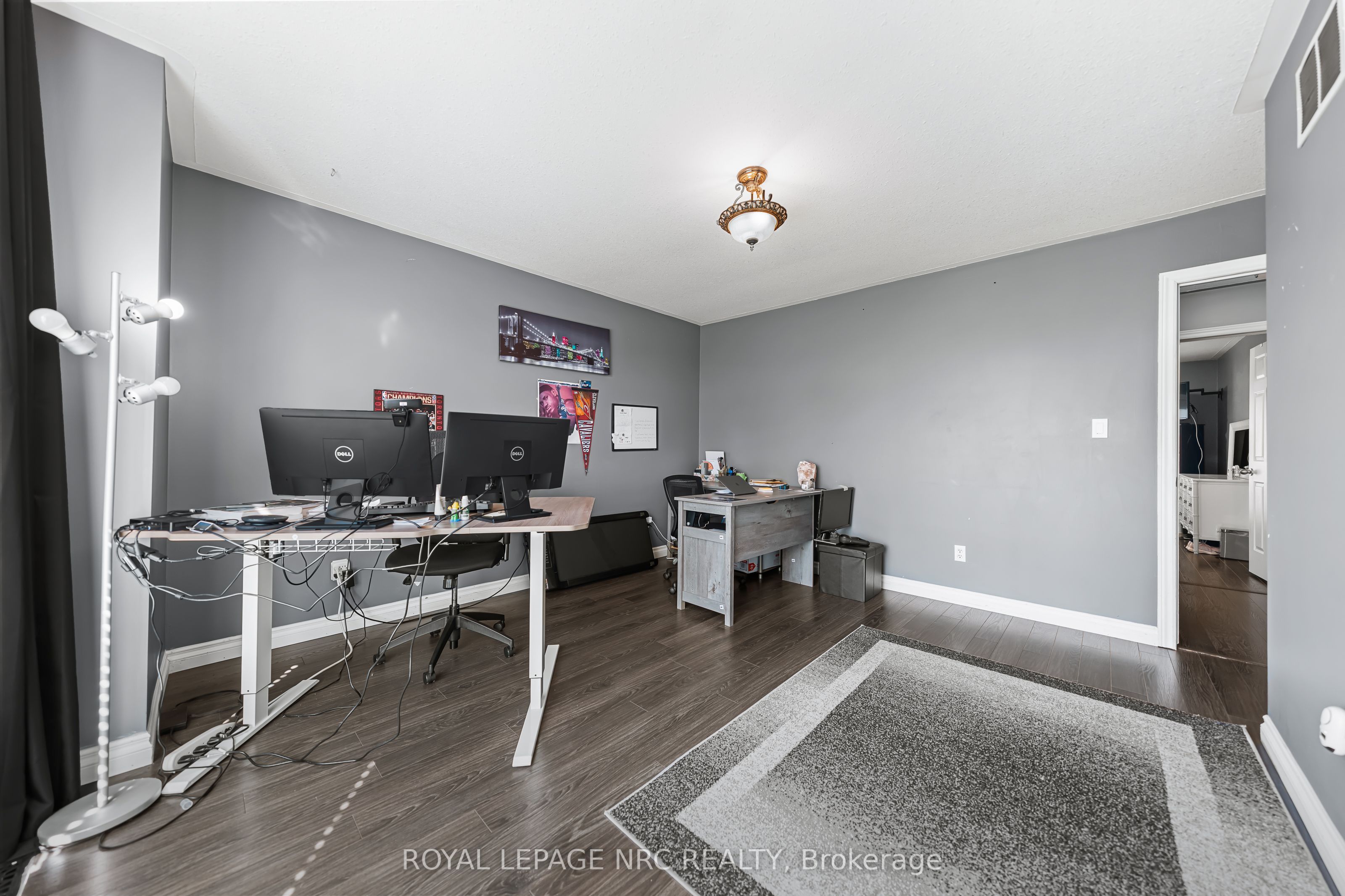 1052 Vansickle Road N Property Photo 25