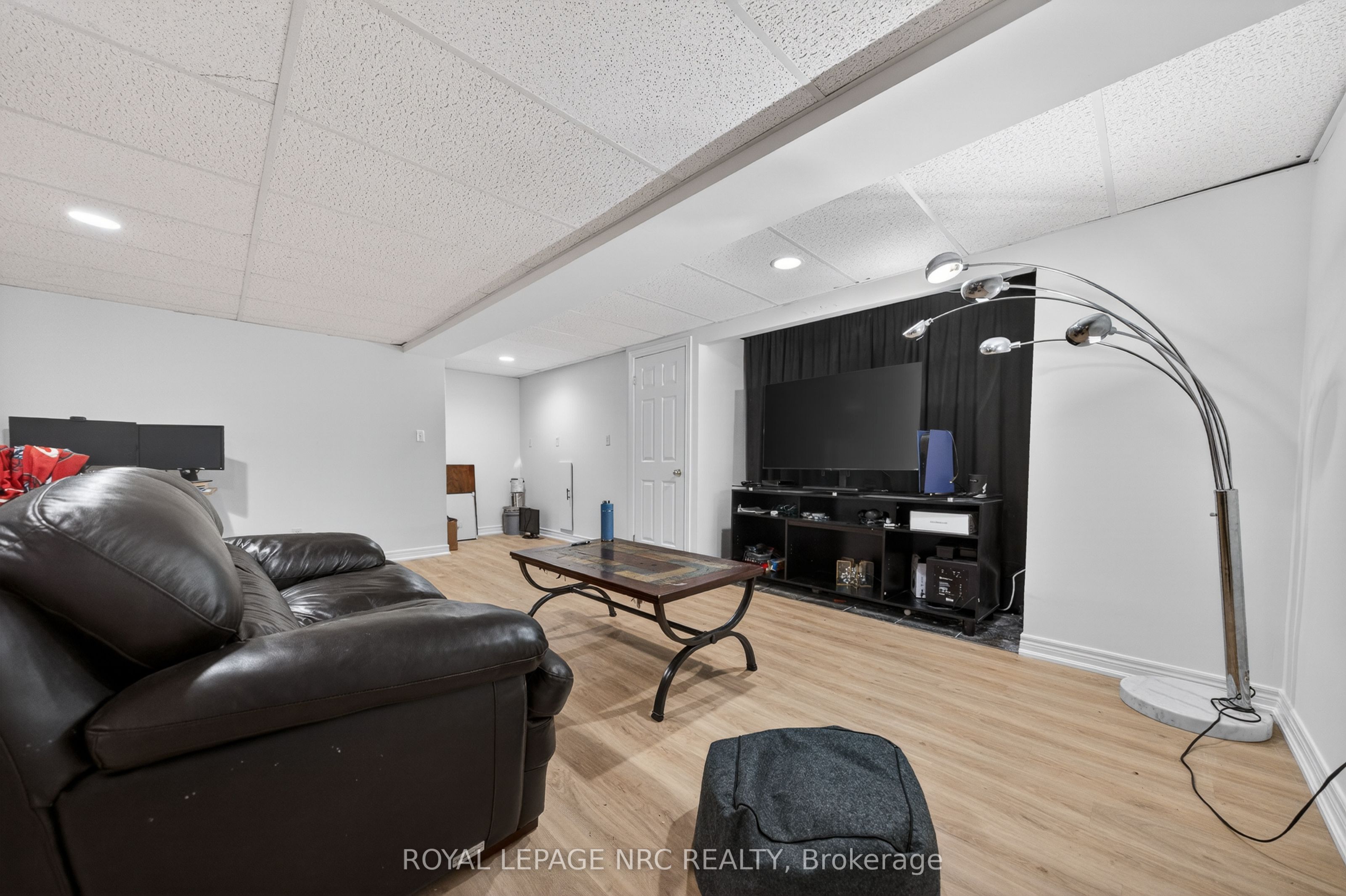 1052 Vansickle Road N Property Photo 30