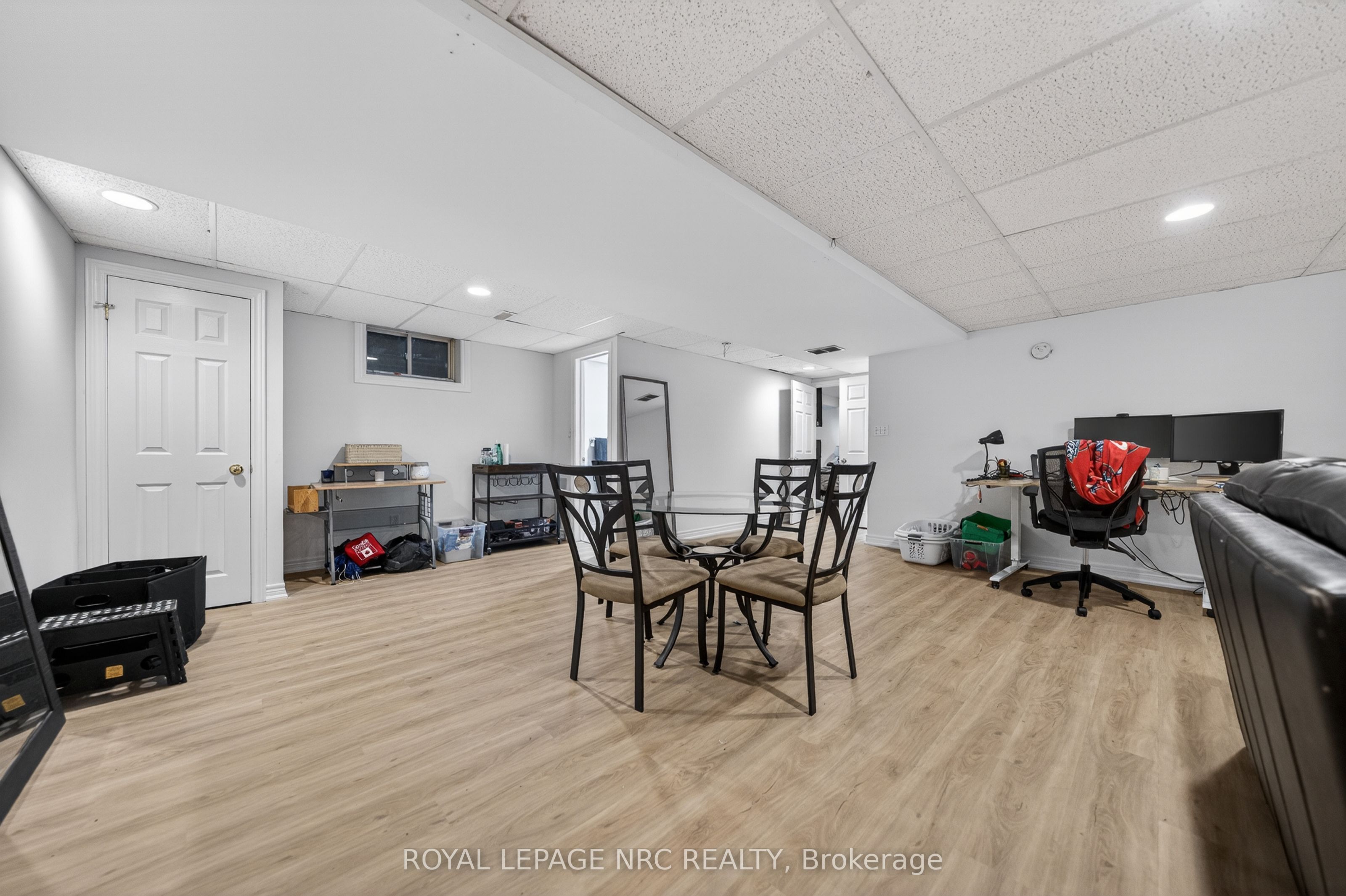 1052 Vansickle Road N Property Photo 32