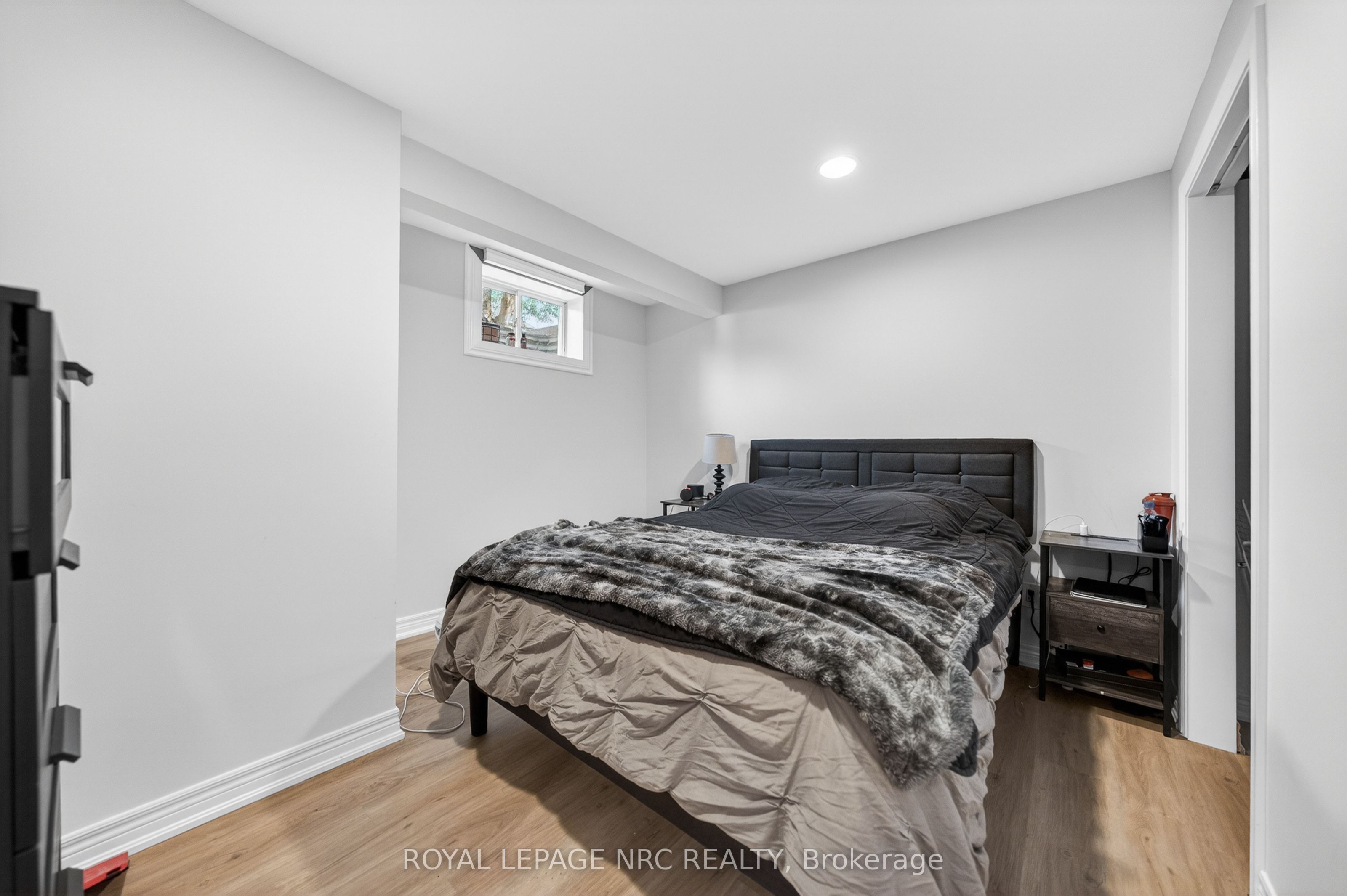 1052 Vansickle Road N Property Photo 33