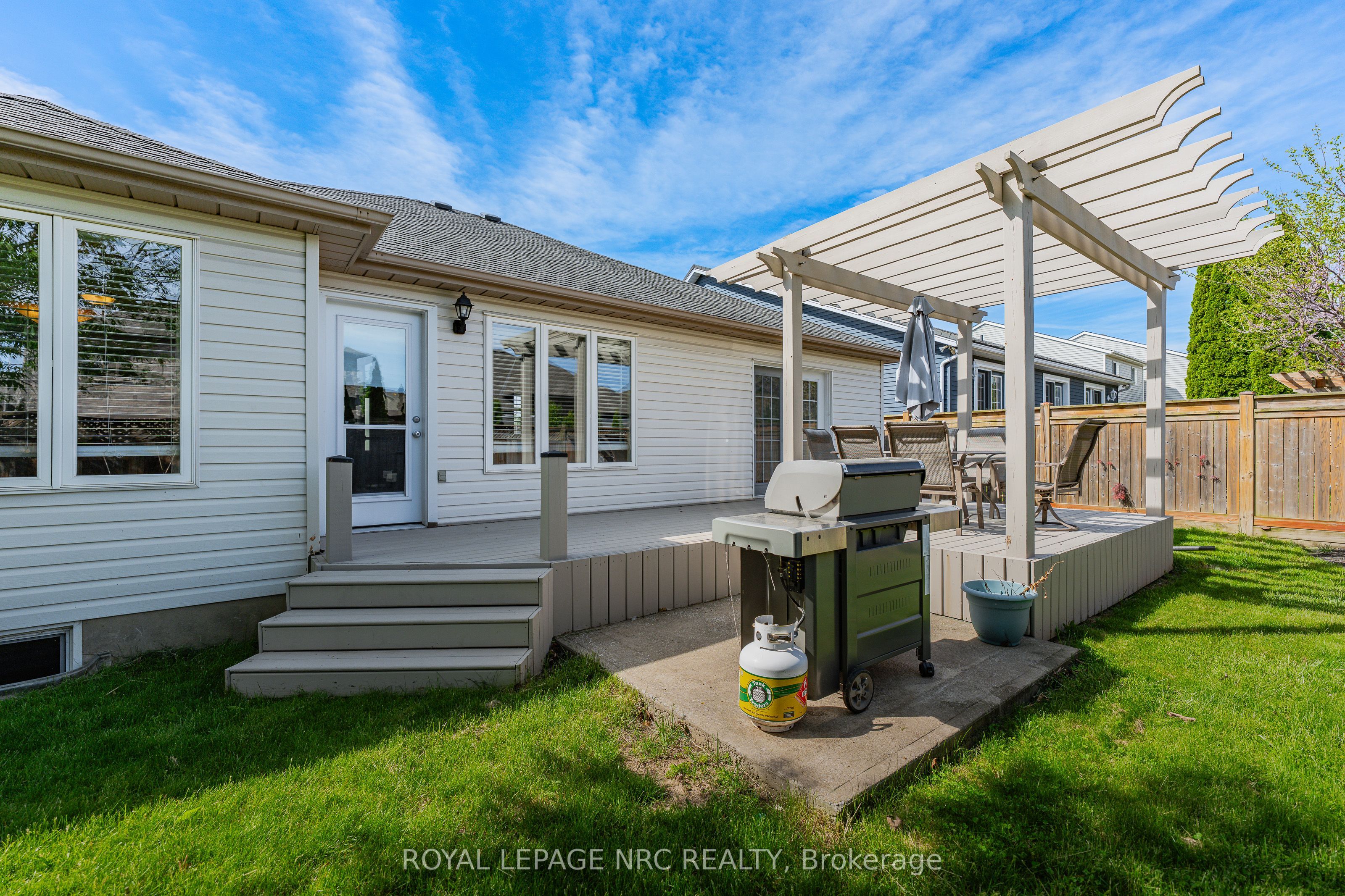 1052 Vansickle Road N Property Photo 35