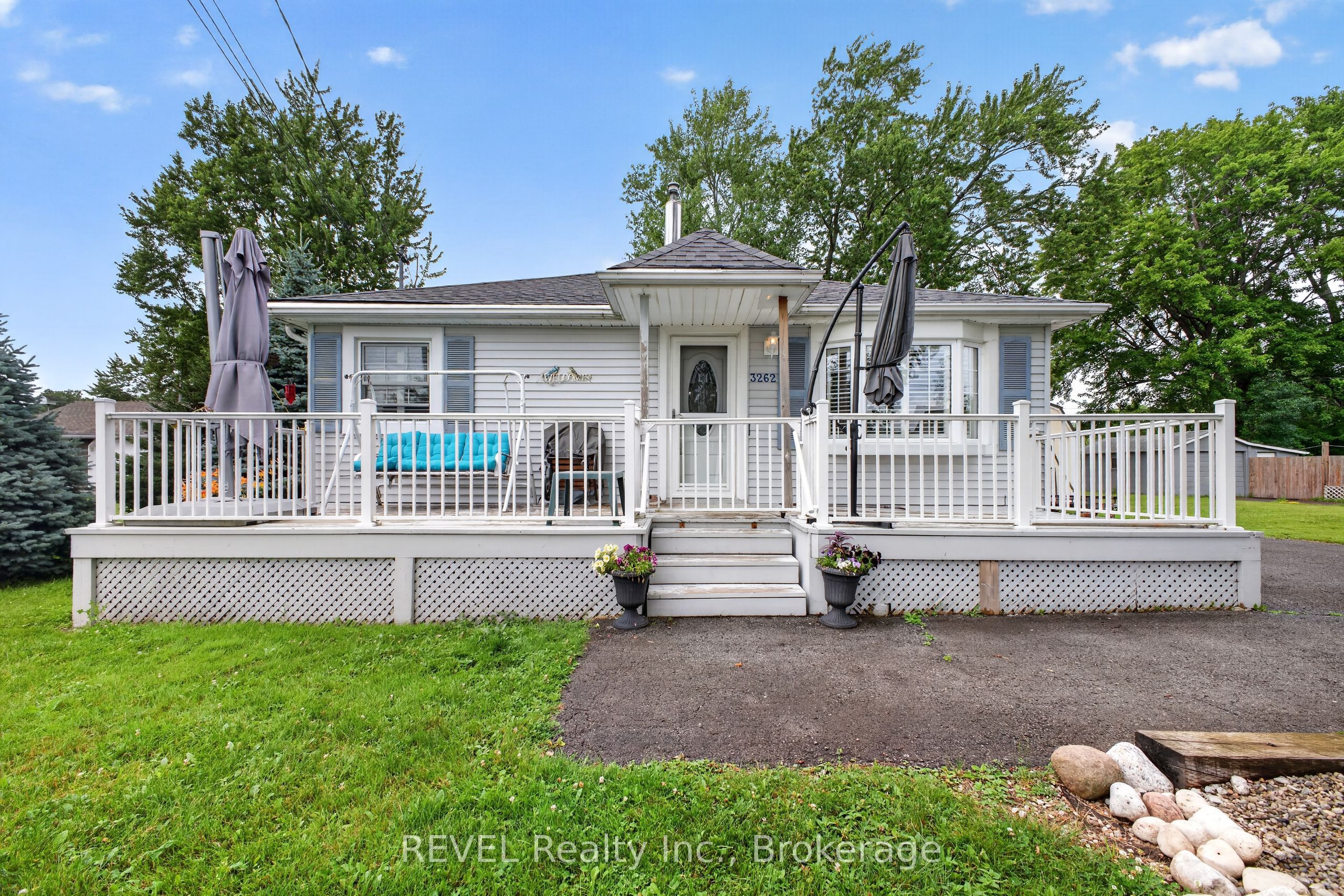 3262 Young Avenue Property Photo 1