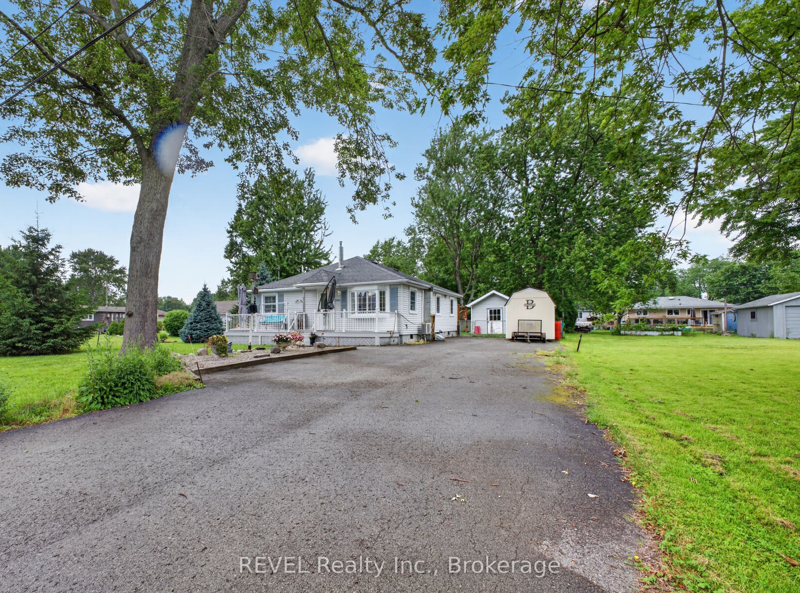 3262 Young Avenue Property Photo 4