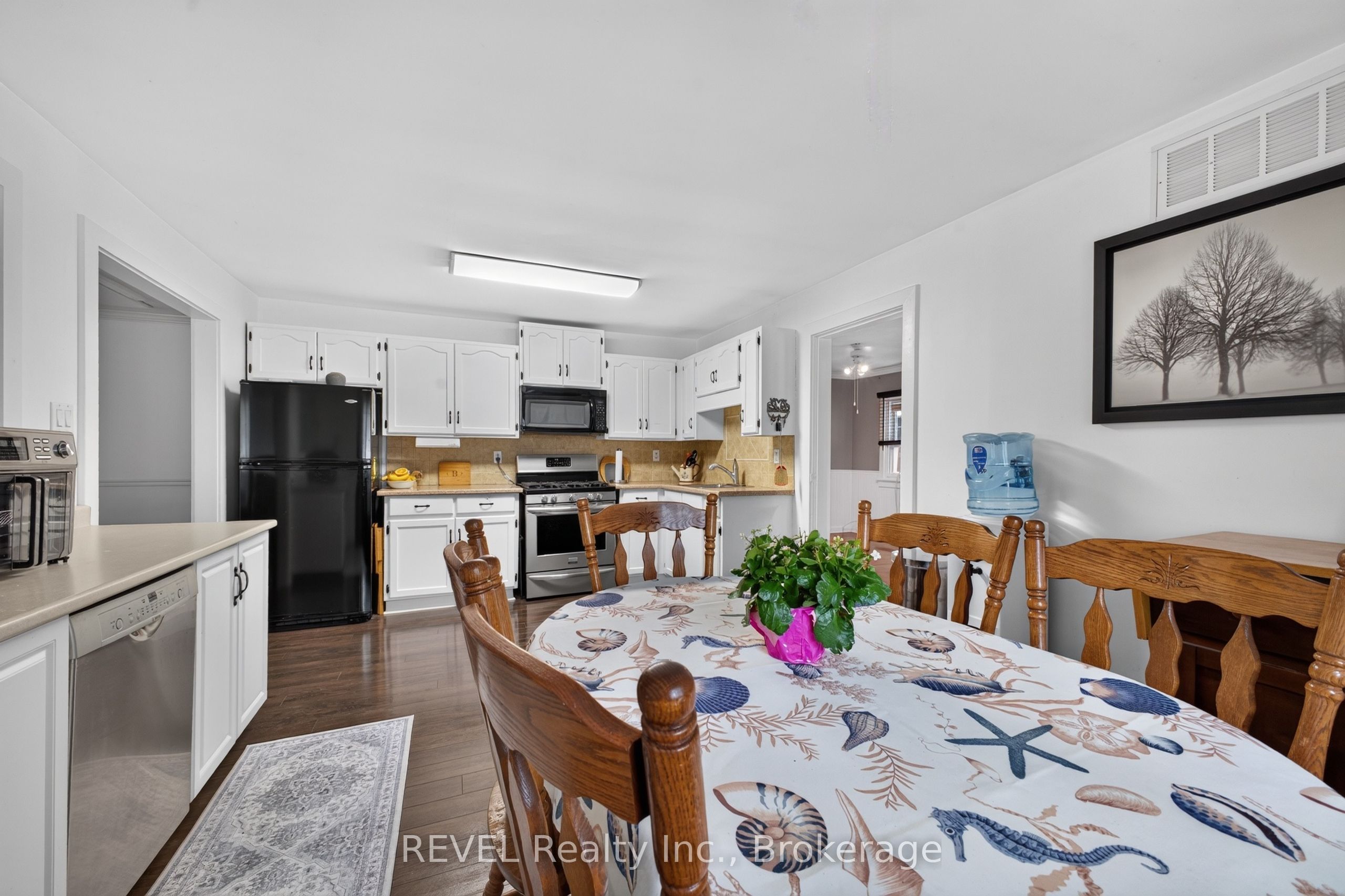 3262 Young Avenue Property Photo 8