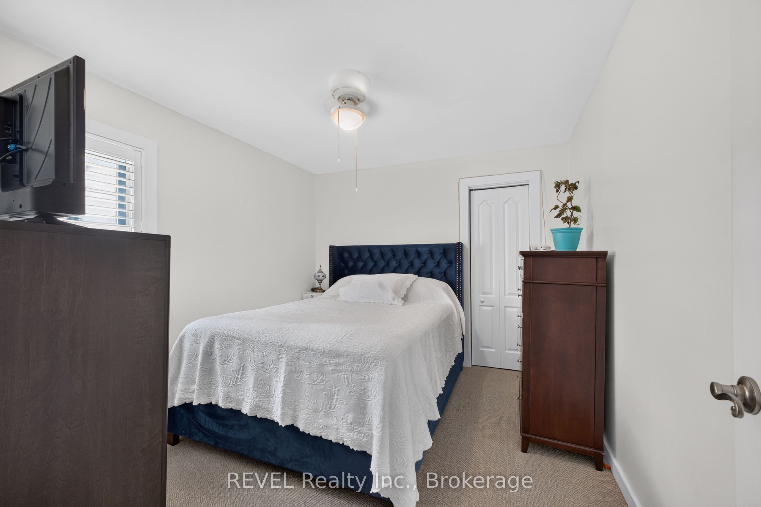 3262 Young Avenue Property Photo 12