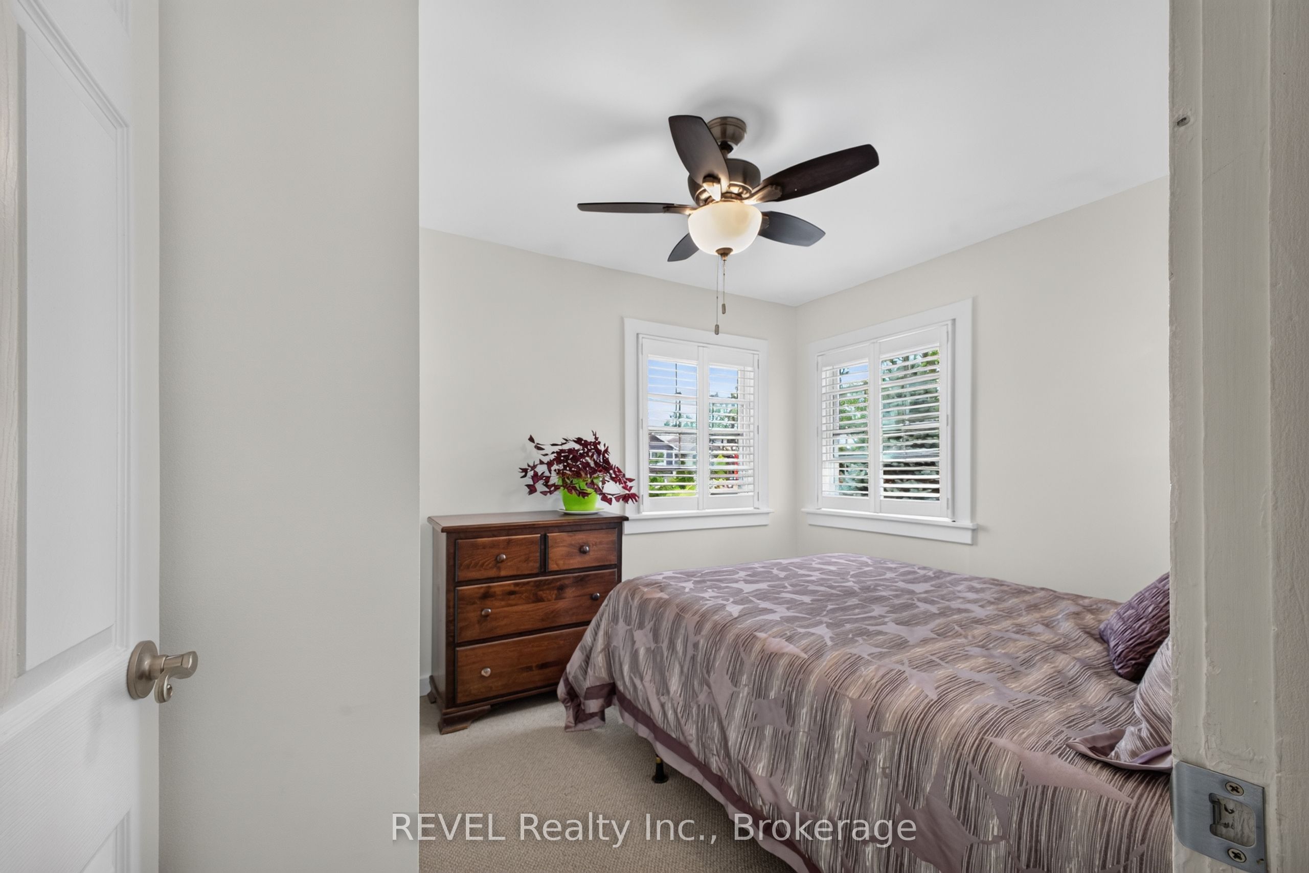 3262 Young Avenue Property Photo 13