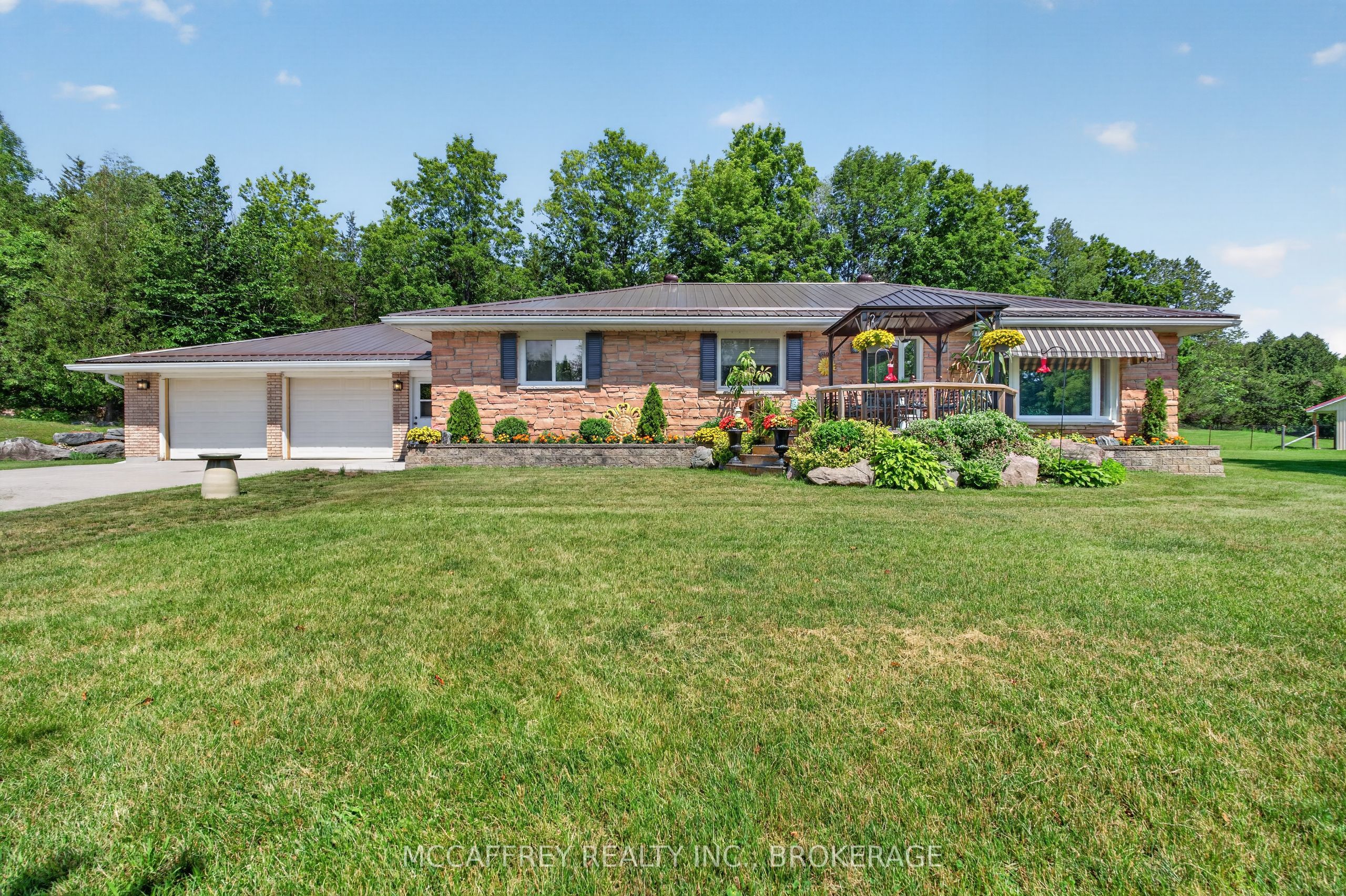 2183 Daley Road Property Photo 1