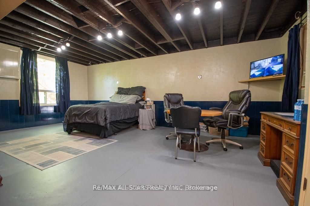 1463 Highway 7a Property Photo 15