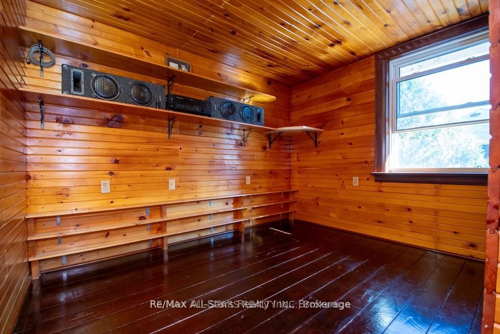 1463 Highway 7a Property Photo 25