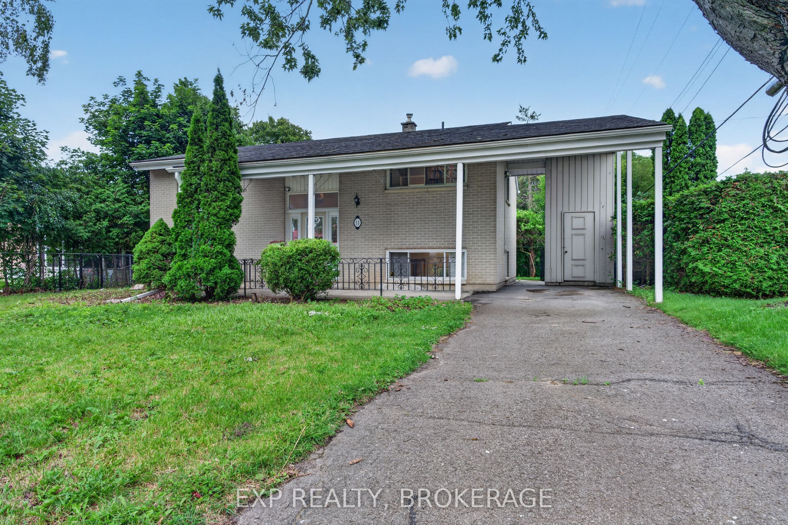 11 PEMBER Place Property Photo 1