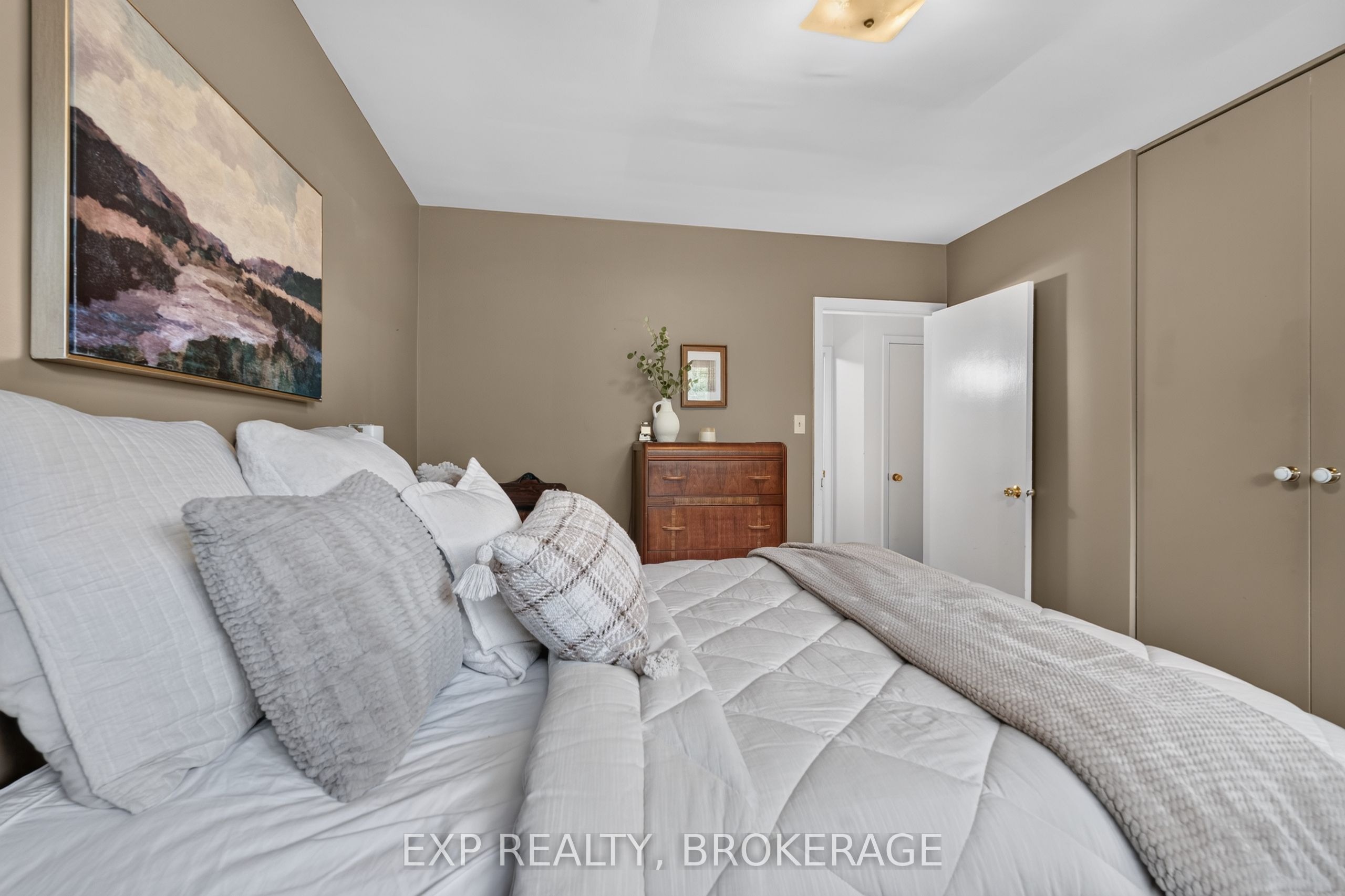 11 Pember Place Property Photo 16