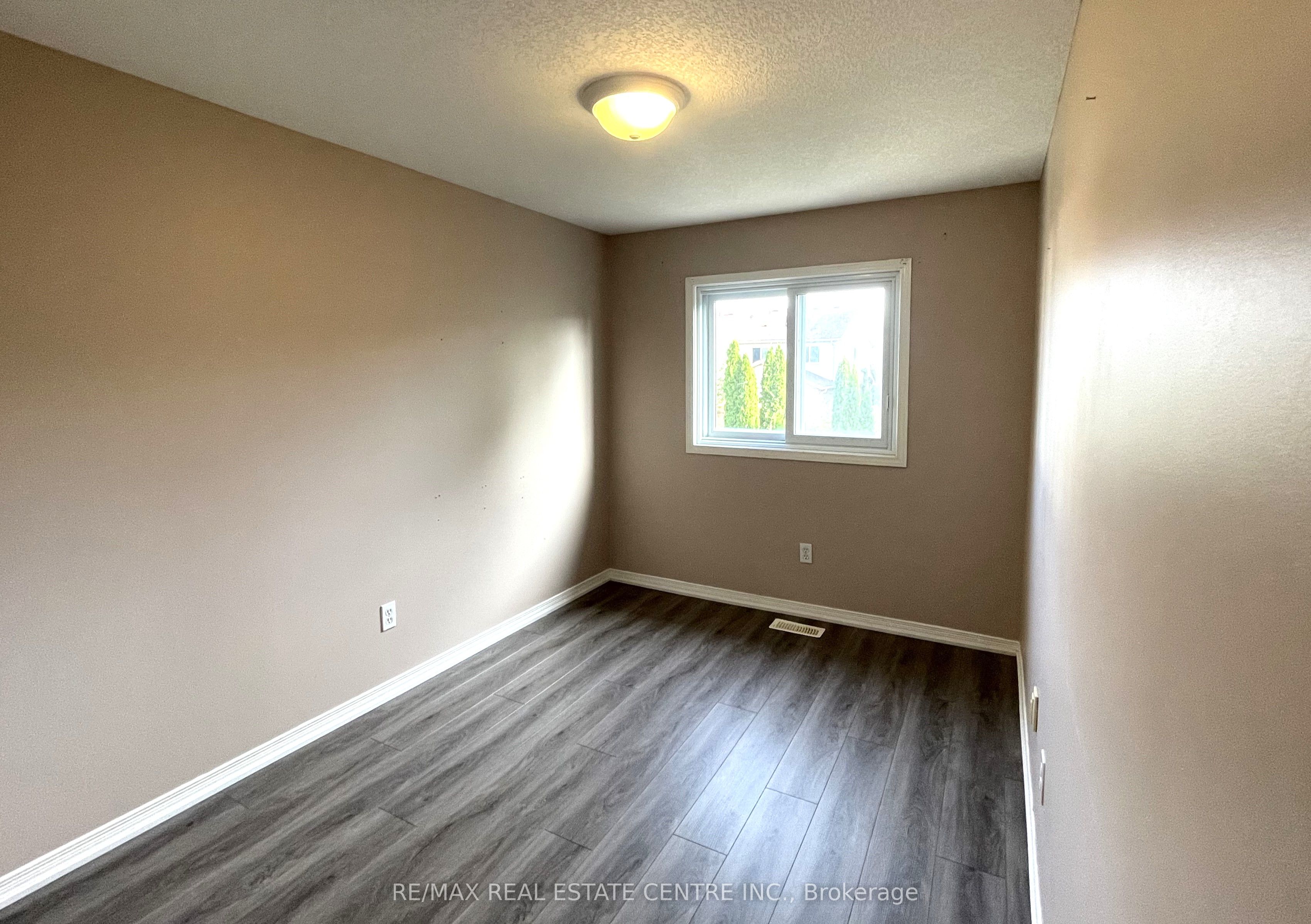 300 Activa Avenue Property Photo 6