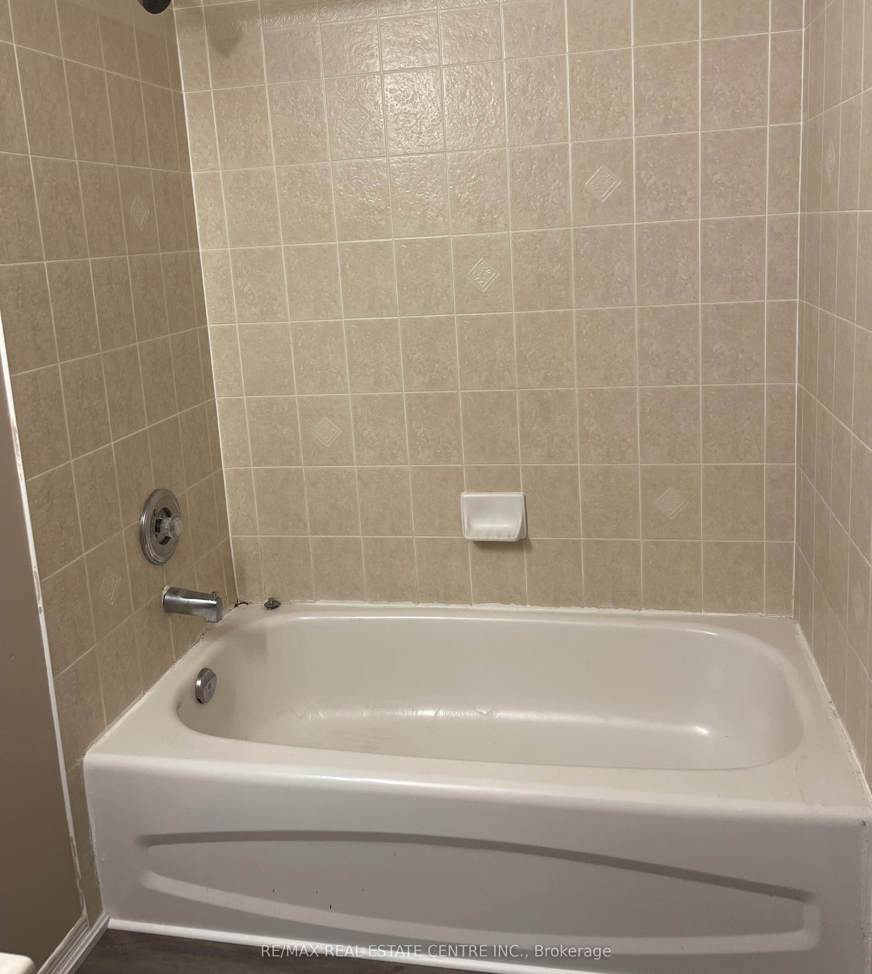 300 Activa Avenue Property Photo 7