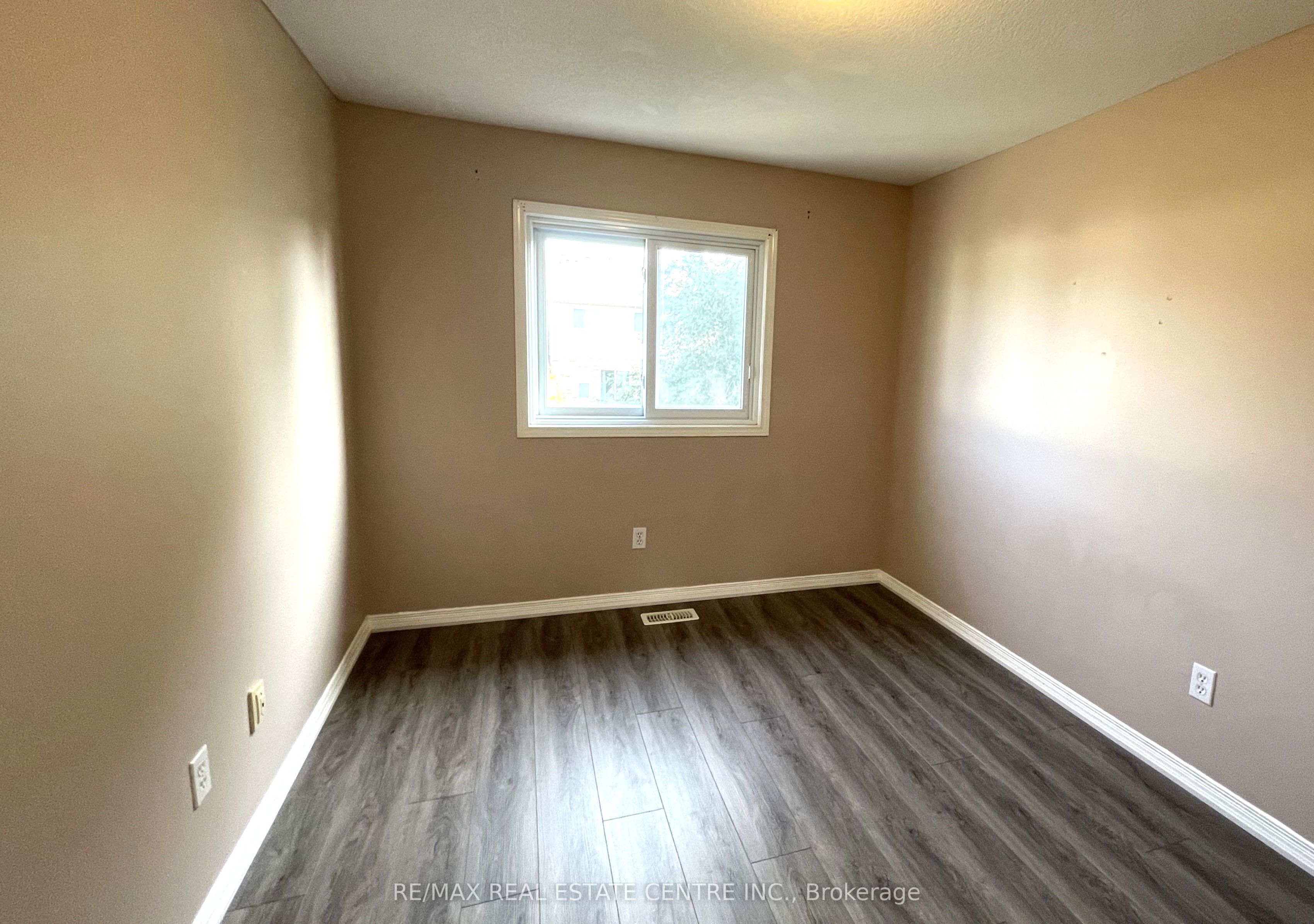 300 Activa Avenue Property Photo 8