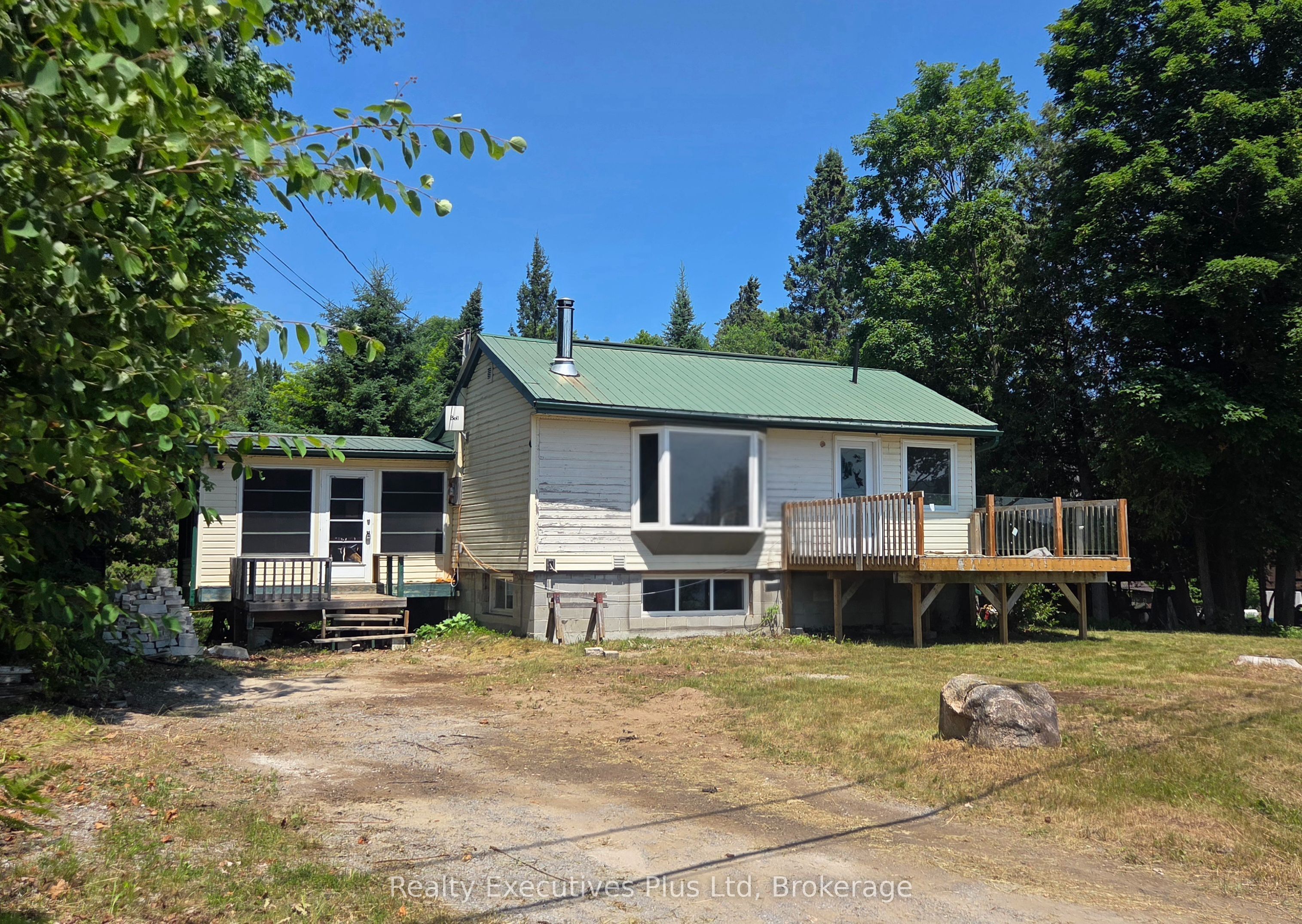 2011 North Shore Road Property Photo 1