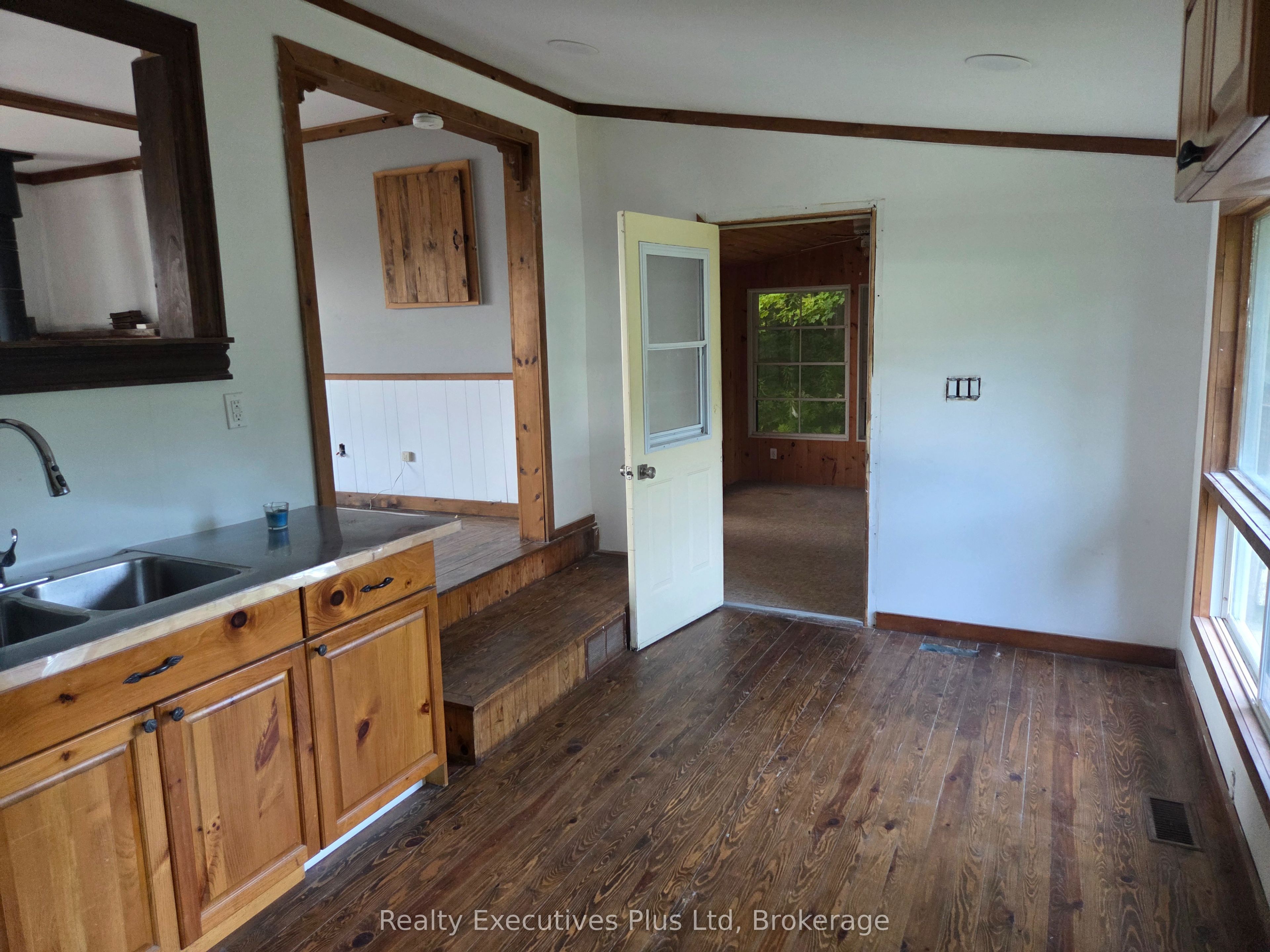 2011 North Shore Road Property Photo 10