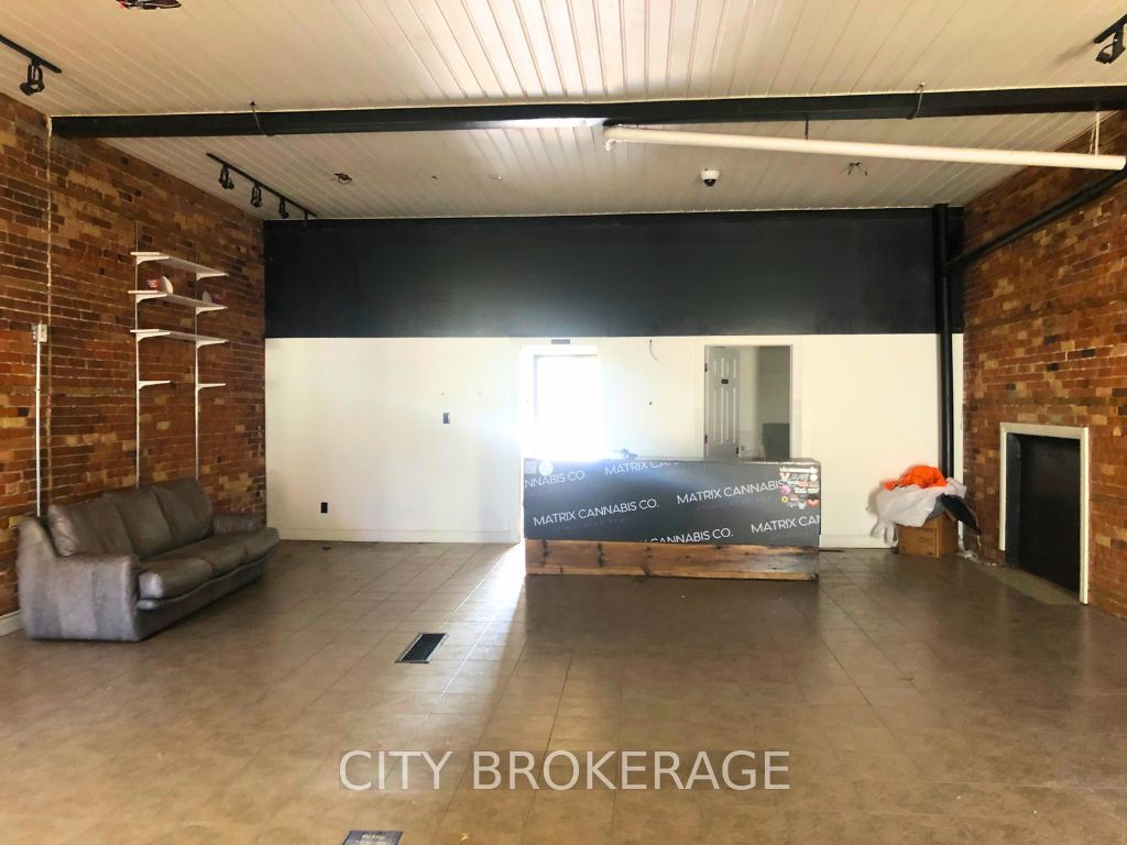 774 Barton Street E Property Photo 2