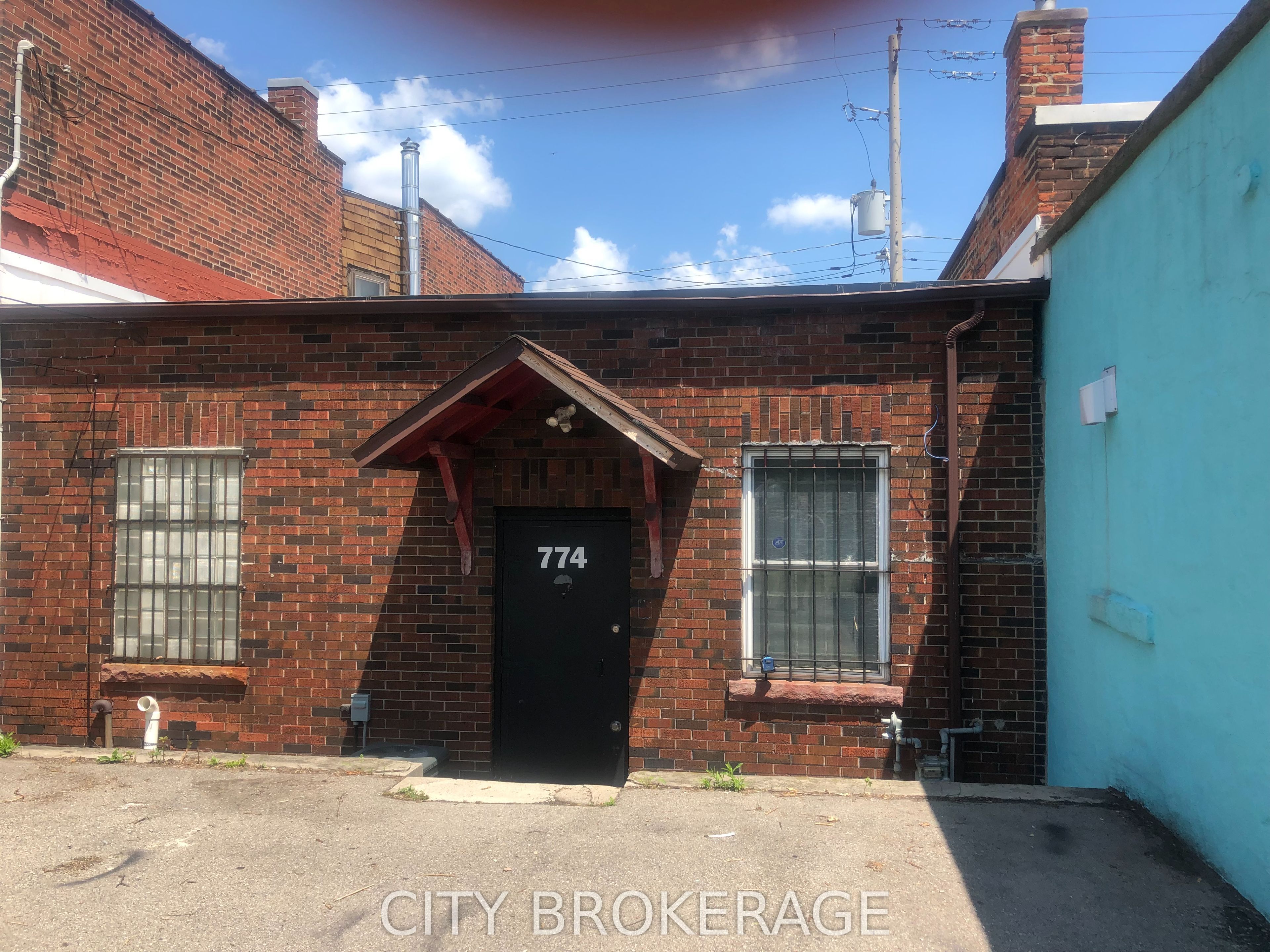774 Barton Street E Property Photo 11