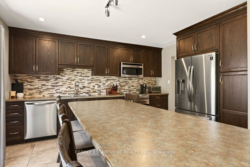 72 Gurnett Drive Property Photo 6
