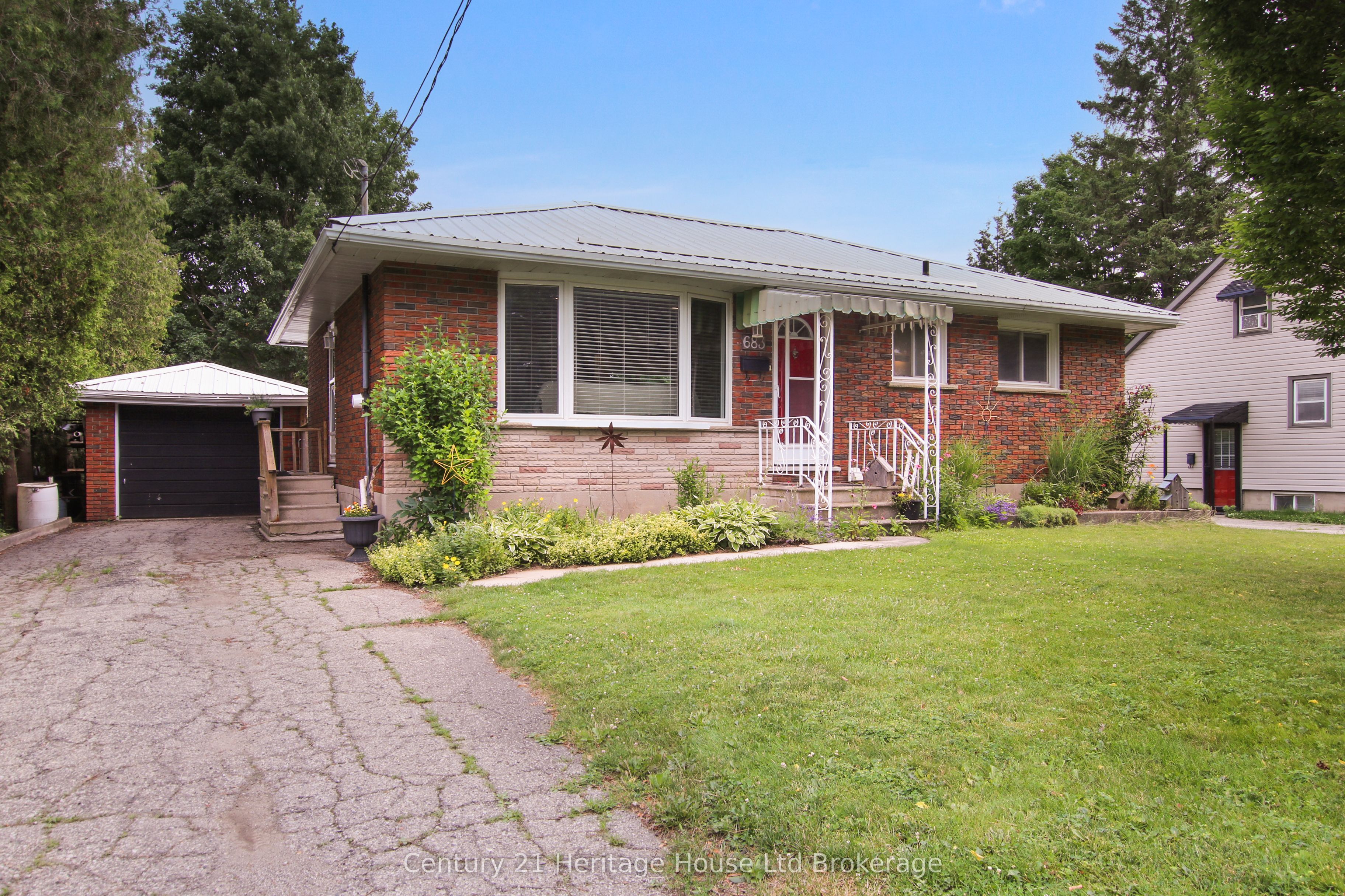 683 College Avenue Property Photo 1