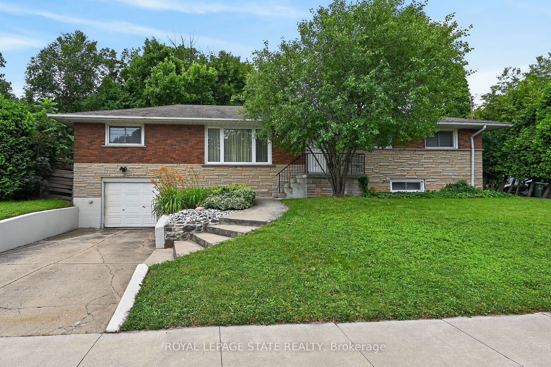 27 Ainslie Avenue Property Photo 2