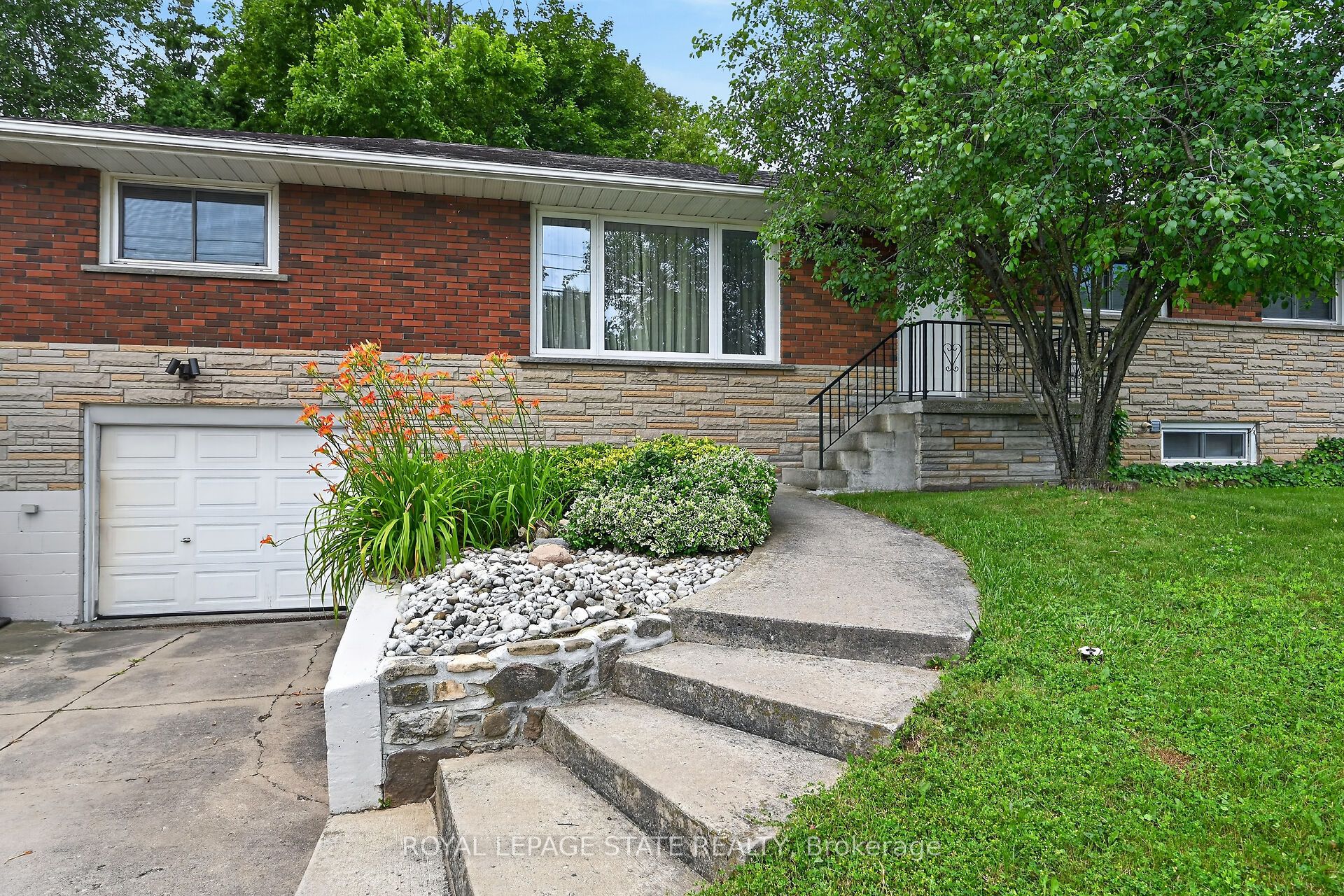 27 Ainslie Avenue Property Photo 3