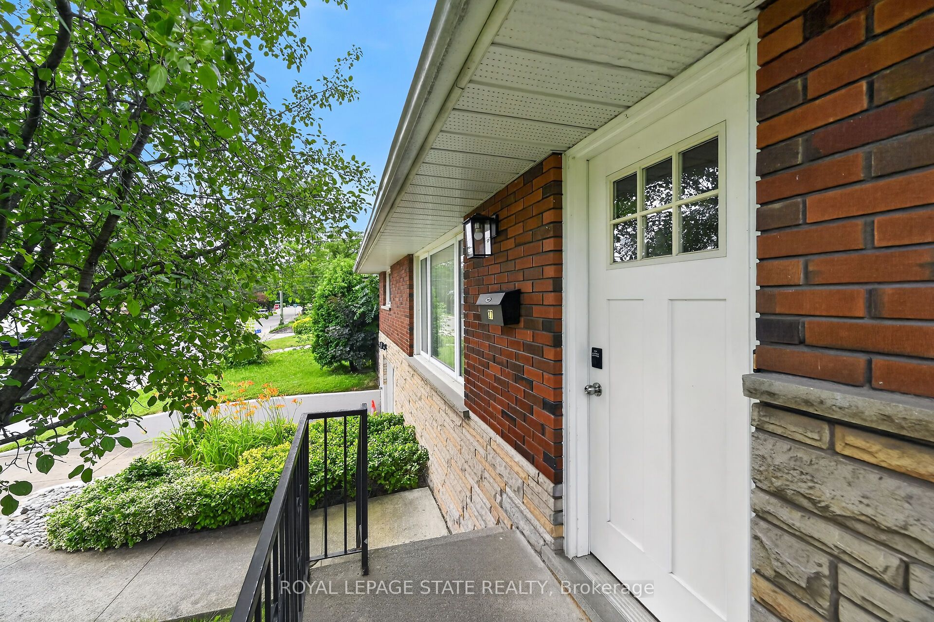 27 Ainslie Avenue Property Photo 4