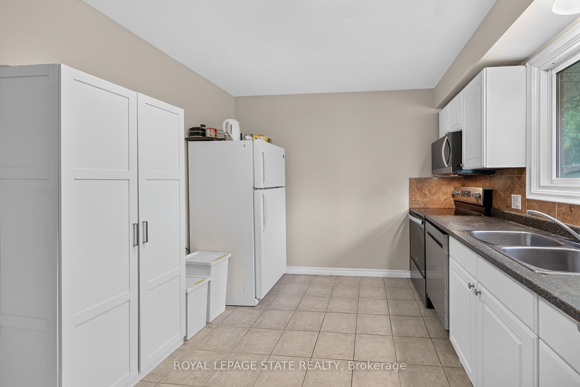 27 Ainslie Avenue Property Photo 17