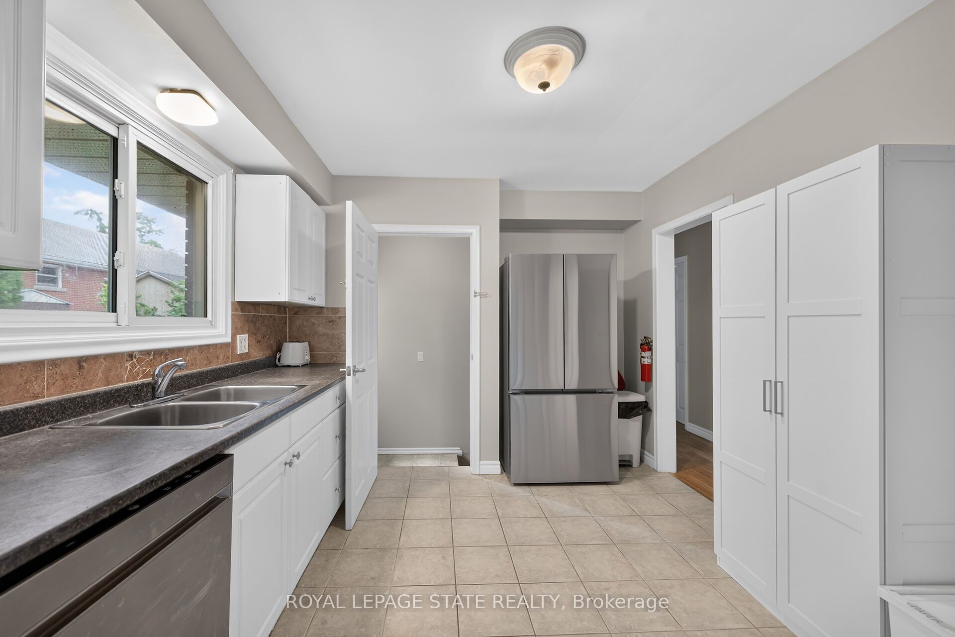 27 Ainslie Avenue Property Photo 18