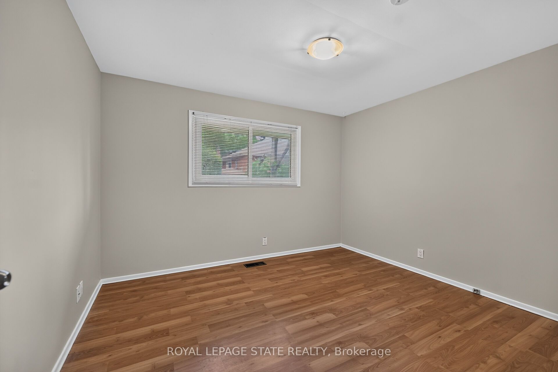 27 Ainslie Avenue Property Photo 21