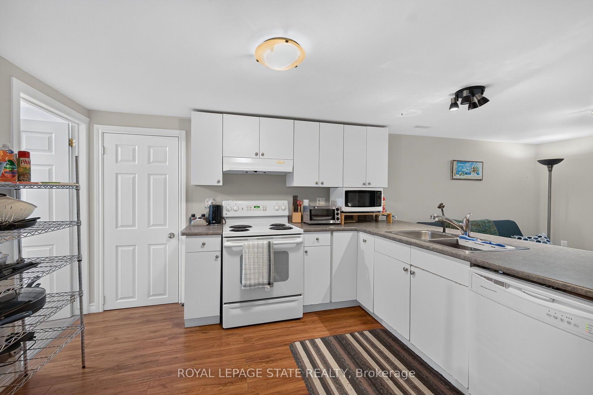 27 Ainslie Avenue Property Photo 28