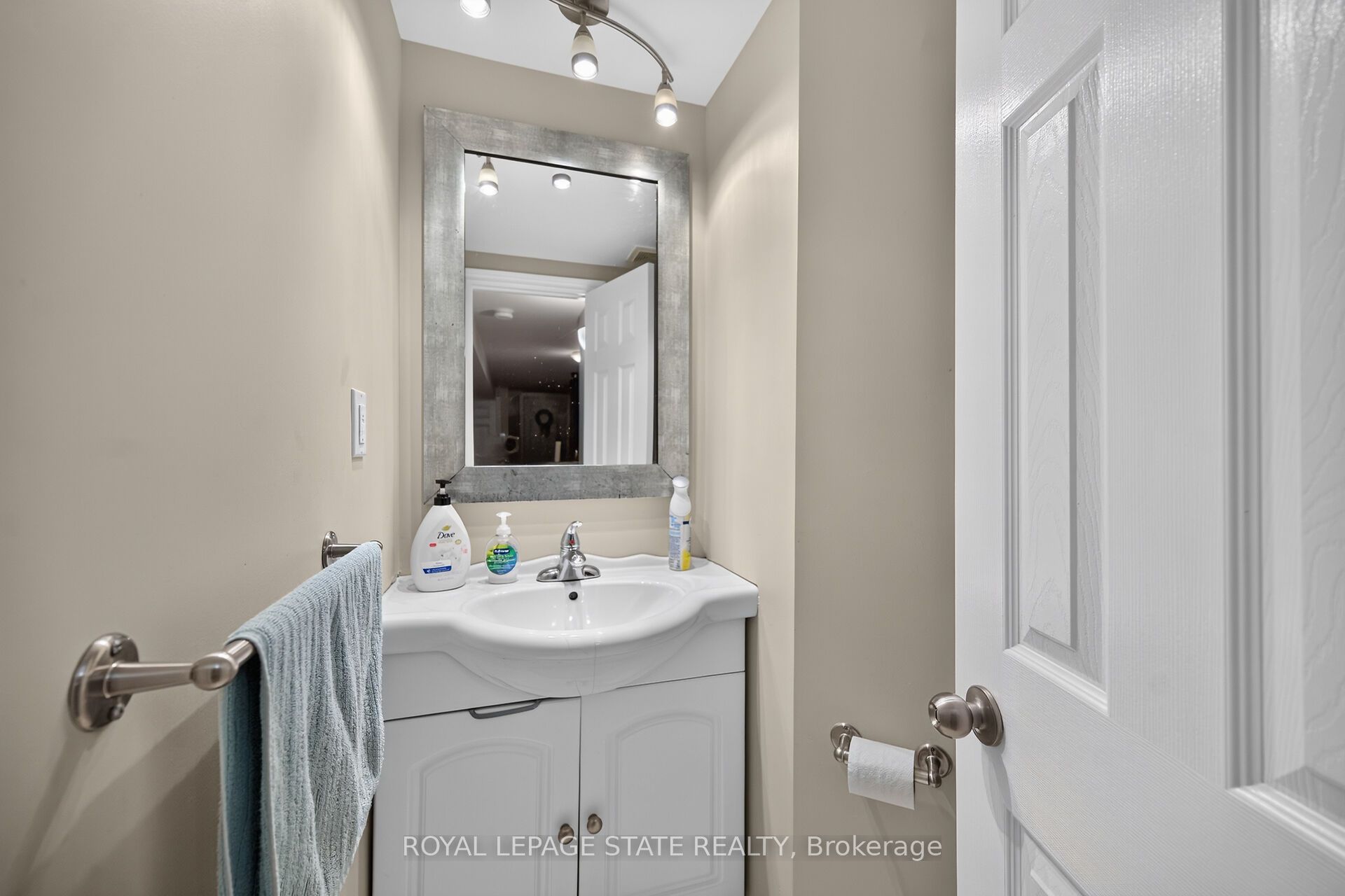 27 Ainslie Avenue Property Photo 40