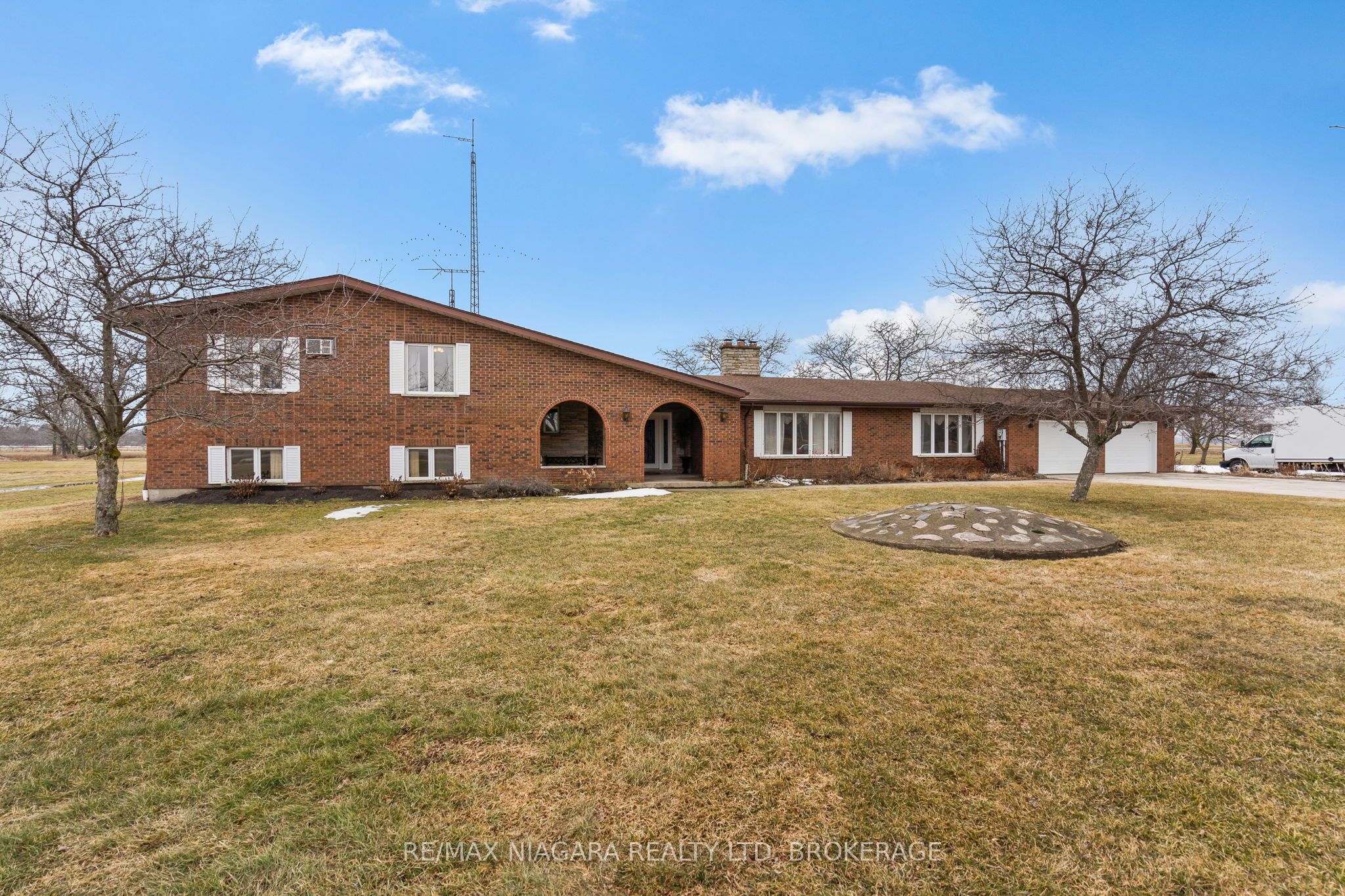 11292 Golf Course Road Property Photo 2