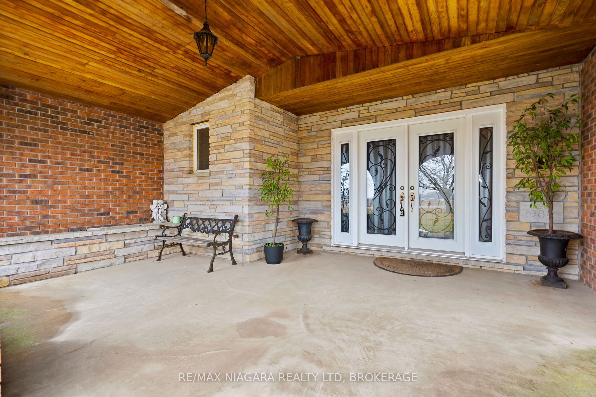 11292 Golf Course Road Property Photo 4