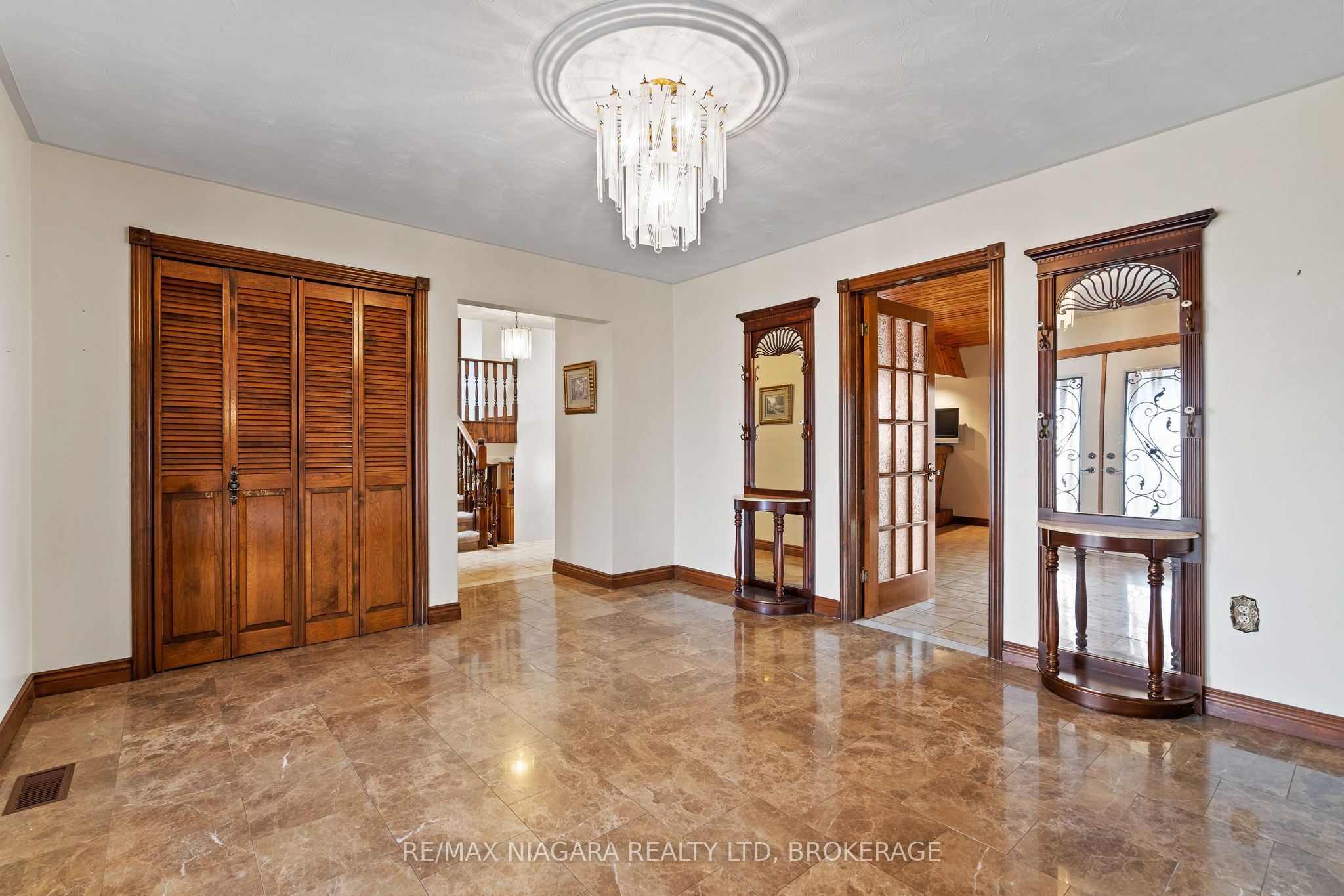 11292 Golf Course Road Property Photo 6