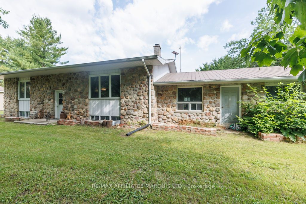 21111 Concession 8 Road Property Photo 2