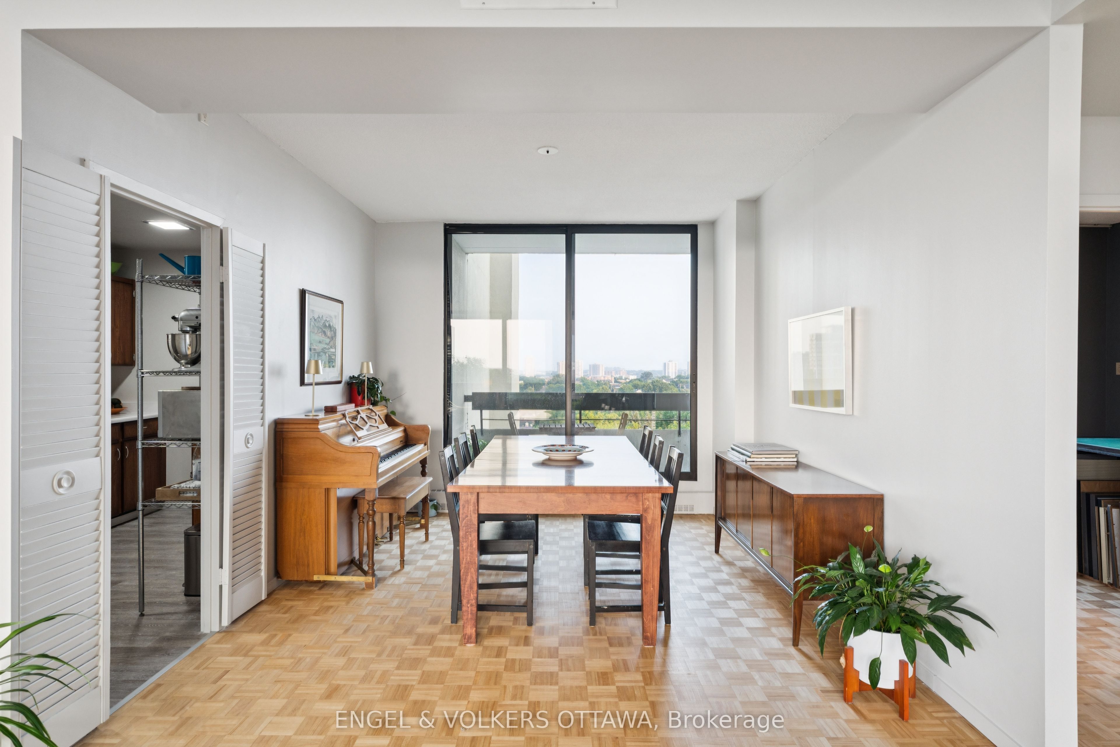 400 Laurier Street E 8a Property Photo 7