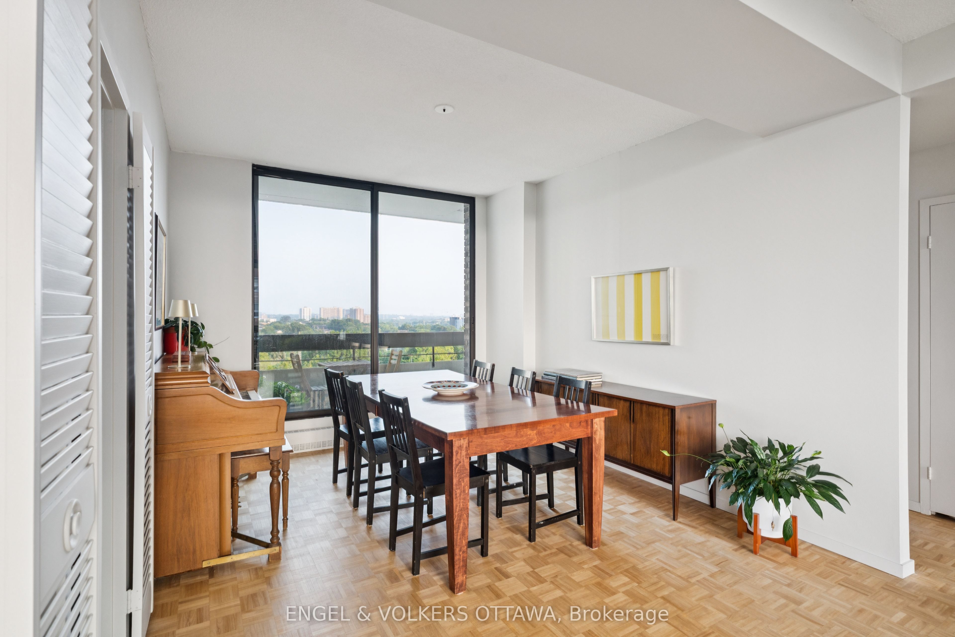 400 Laurier Street E 8a Property Photo 8
