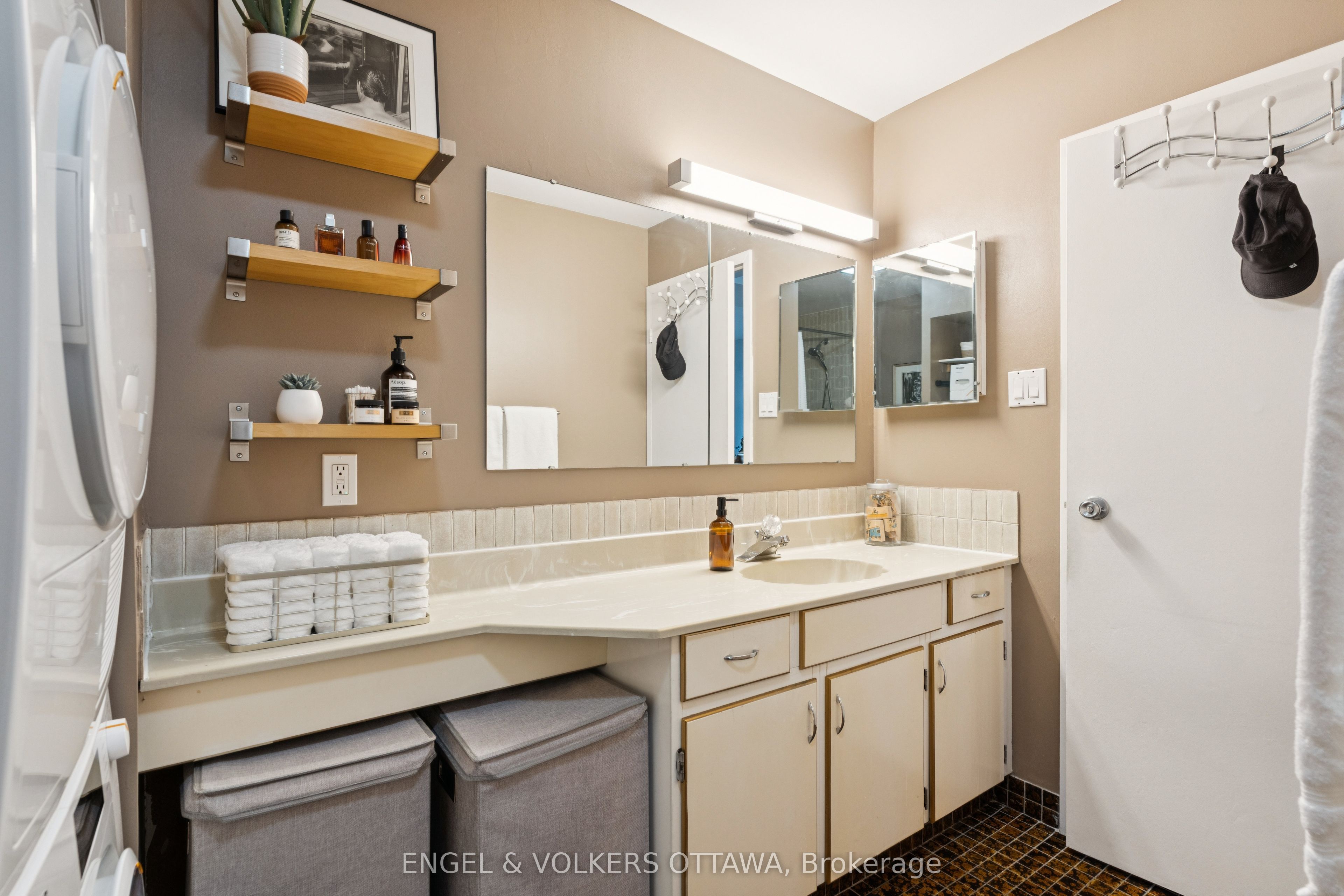 400 Laurier Street E 8a Property Photo 35