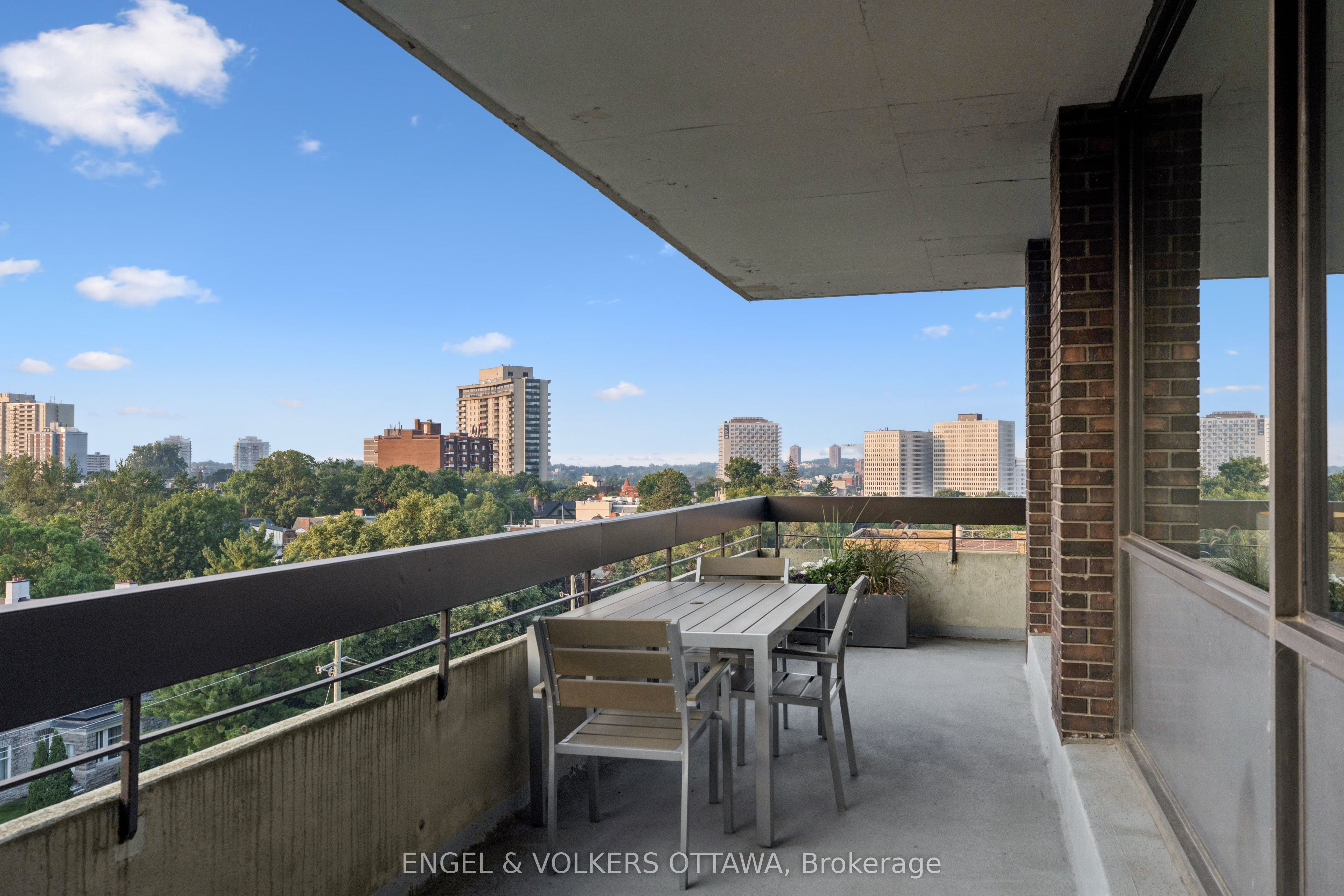 400 Laurier Street E 8a Property Photo 40