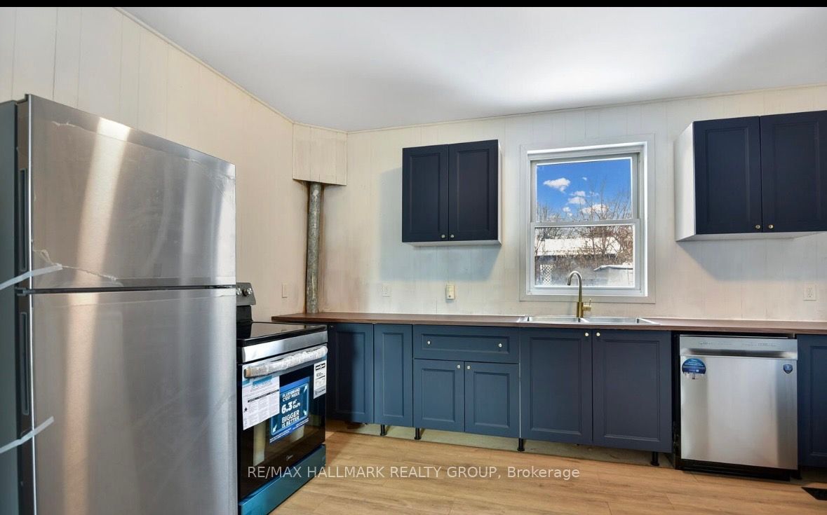 47 Daniel Street S Property Photo 4