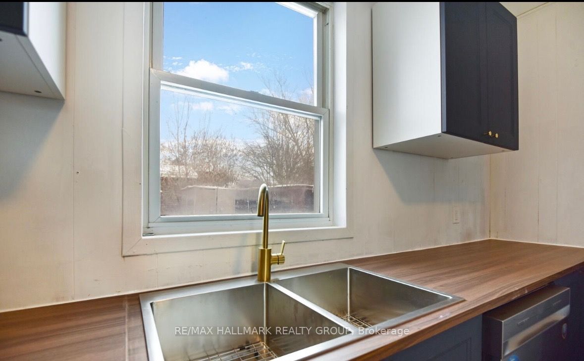 47 Daniel Street S Property Photo 6