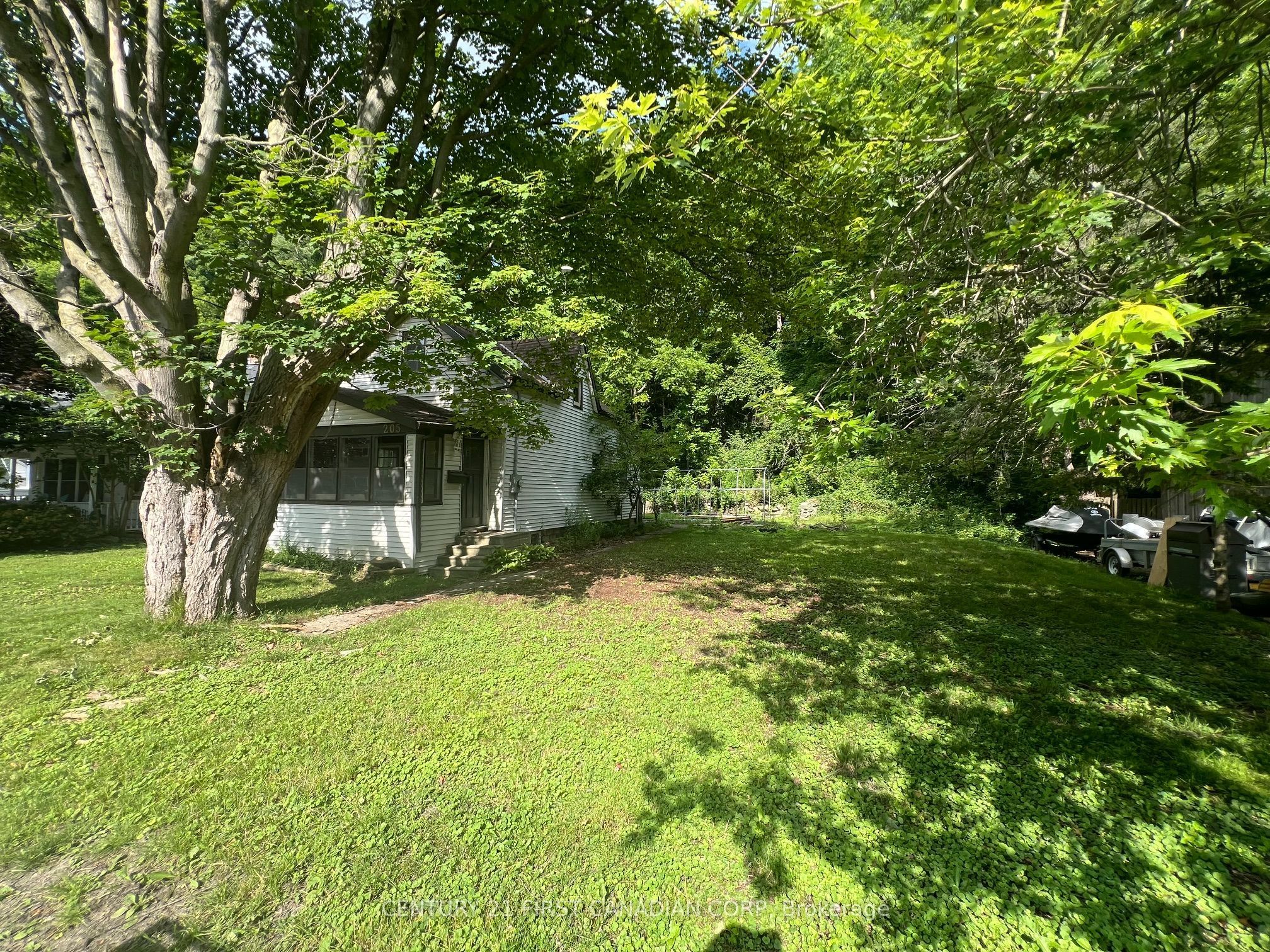 205 Orchard Street Property Photo 4