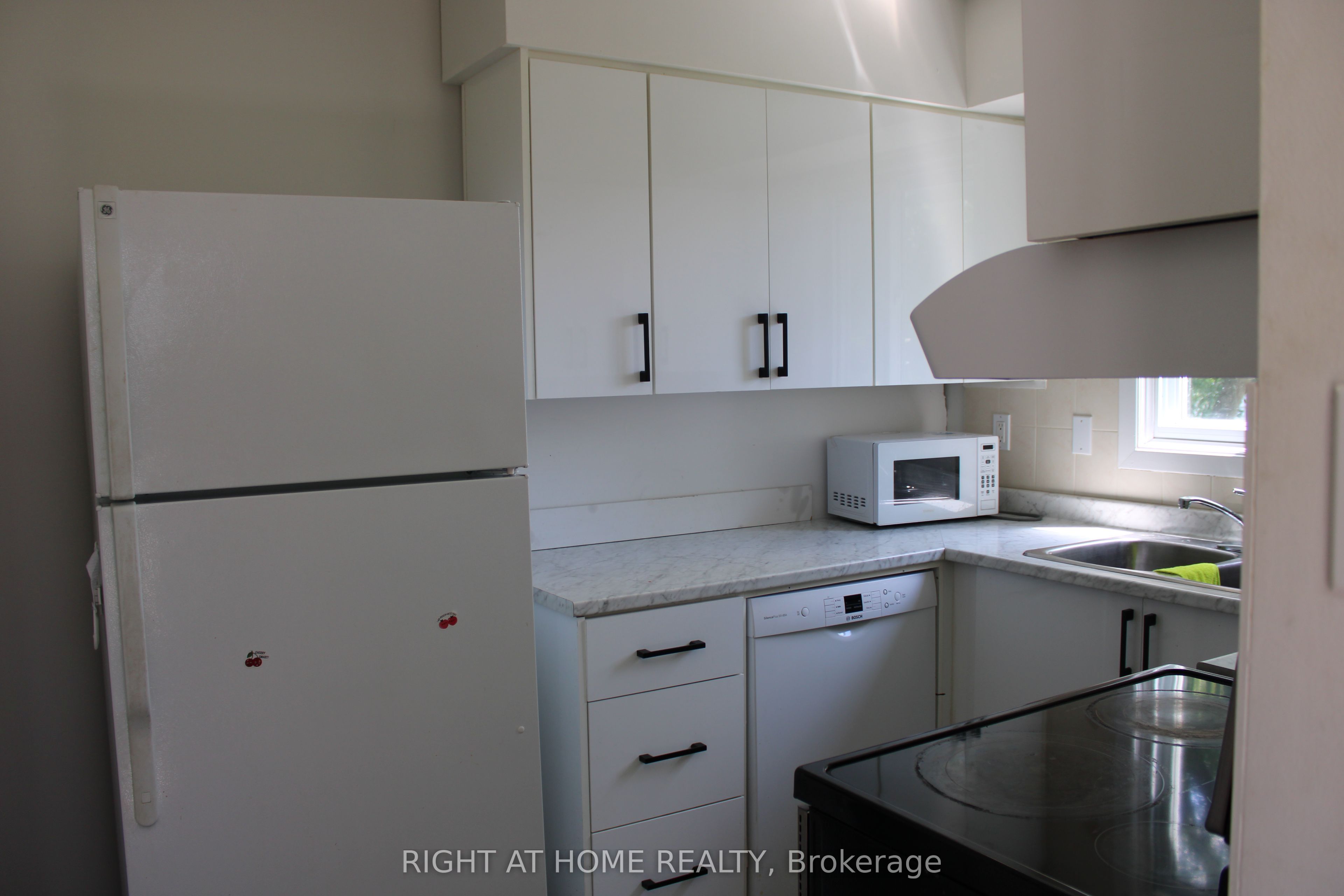 168 Golfdale Crescent Property Photo 2