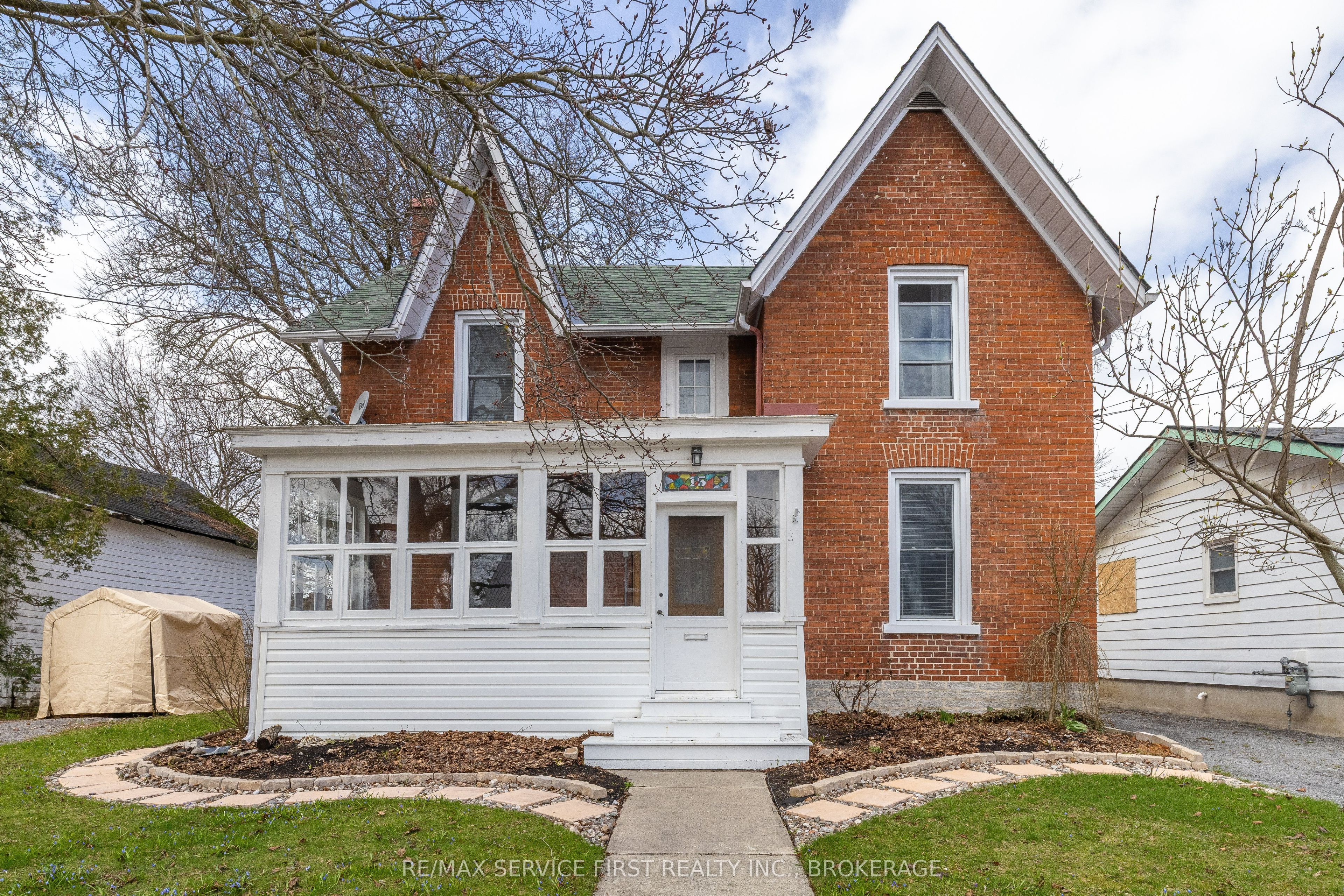 15 Graham Street E Property Photo 5