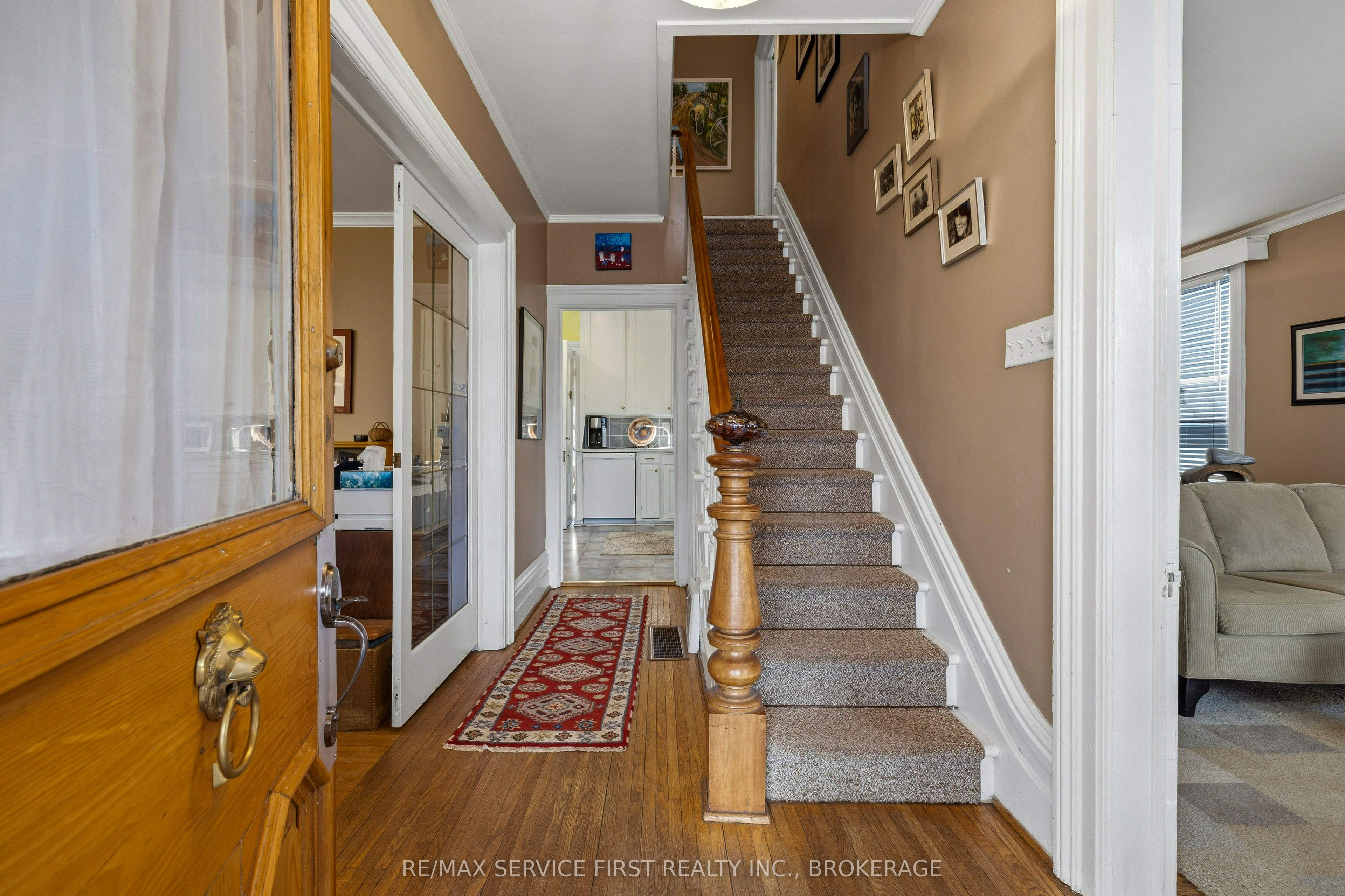 15 Graham Street E Property Photo 10