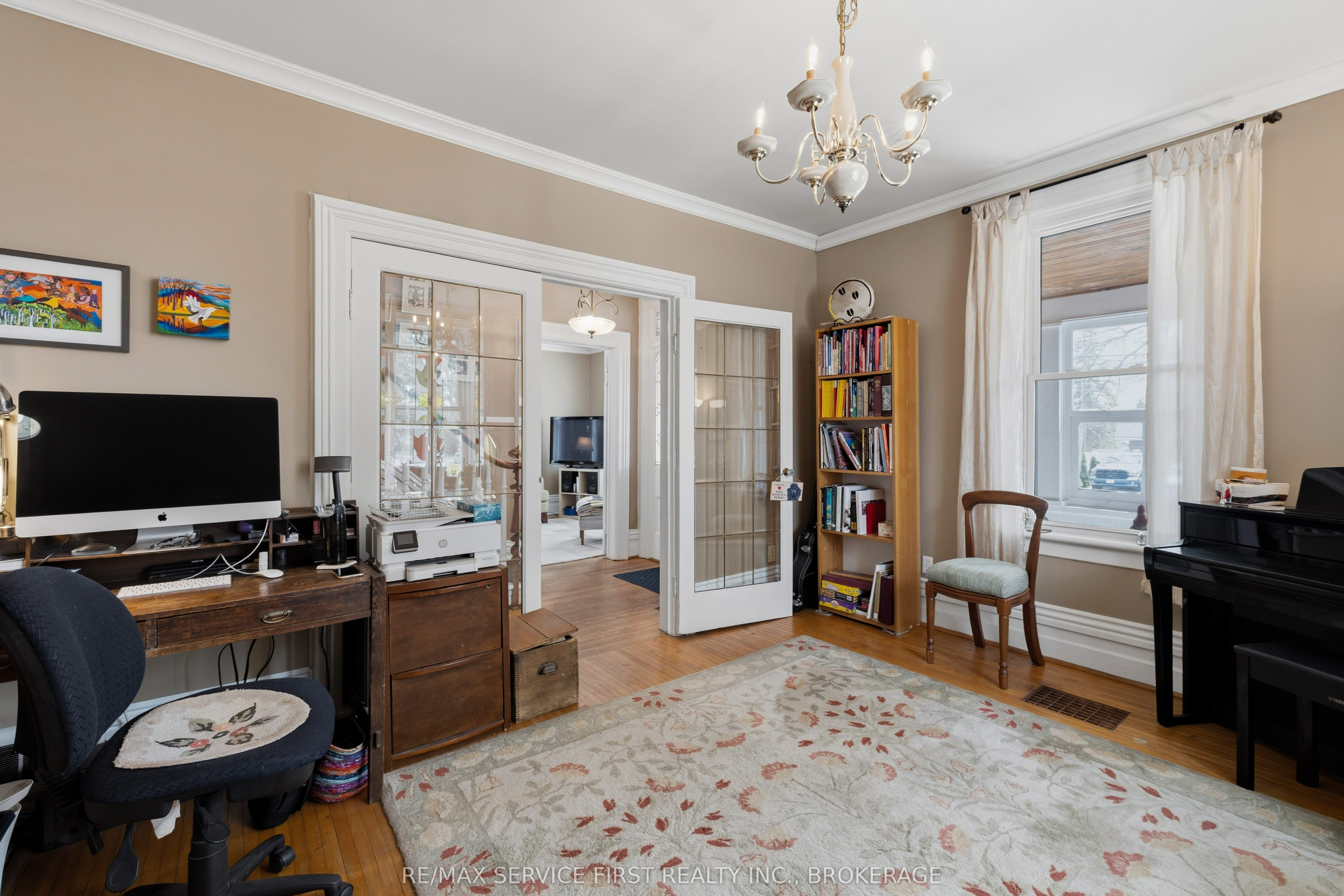 15 Graham Street E Property Photo 12
