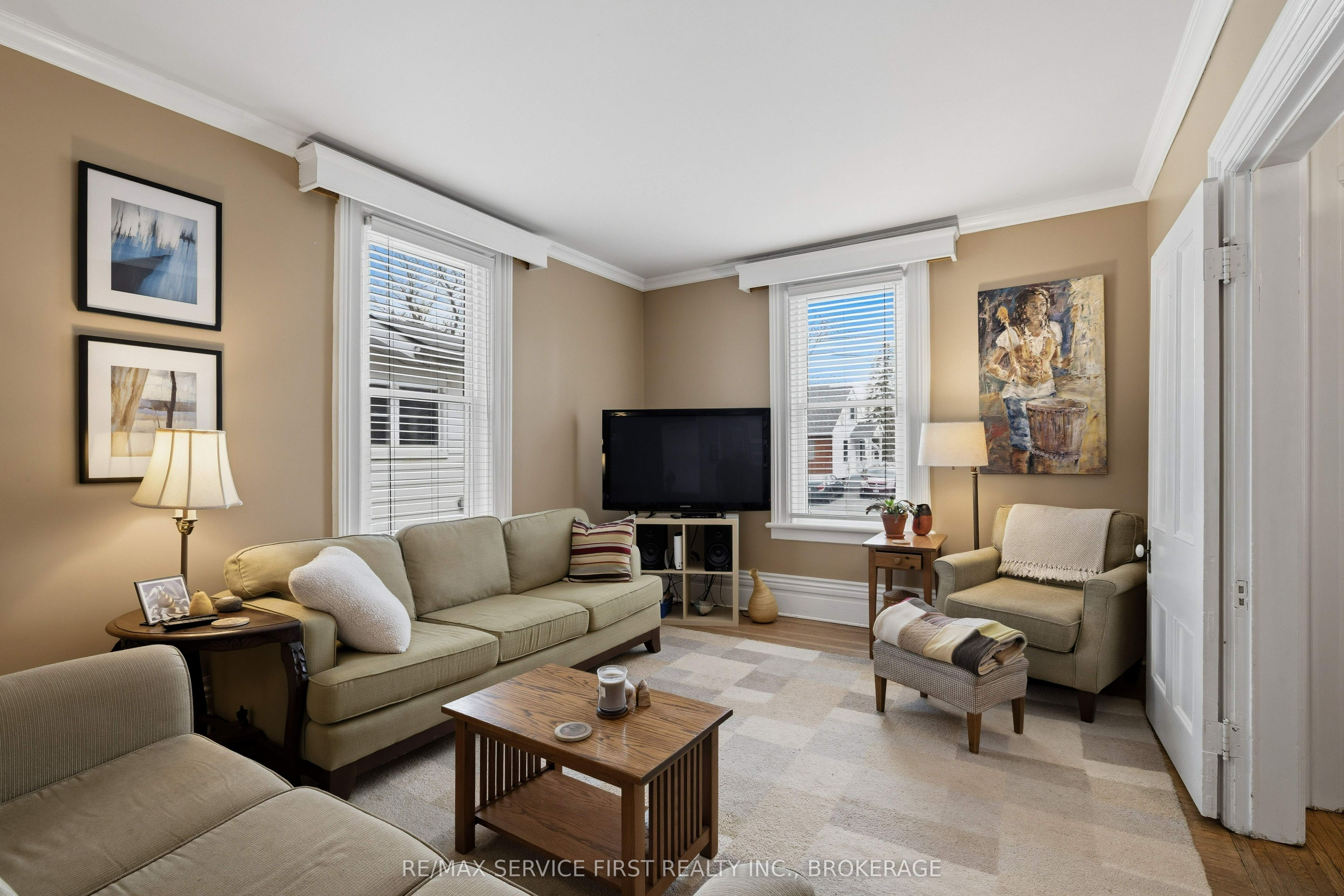 15 Graham Street E Property Photo 13