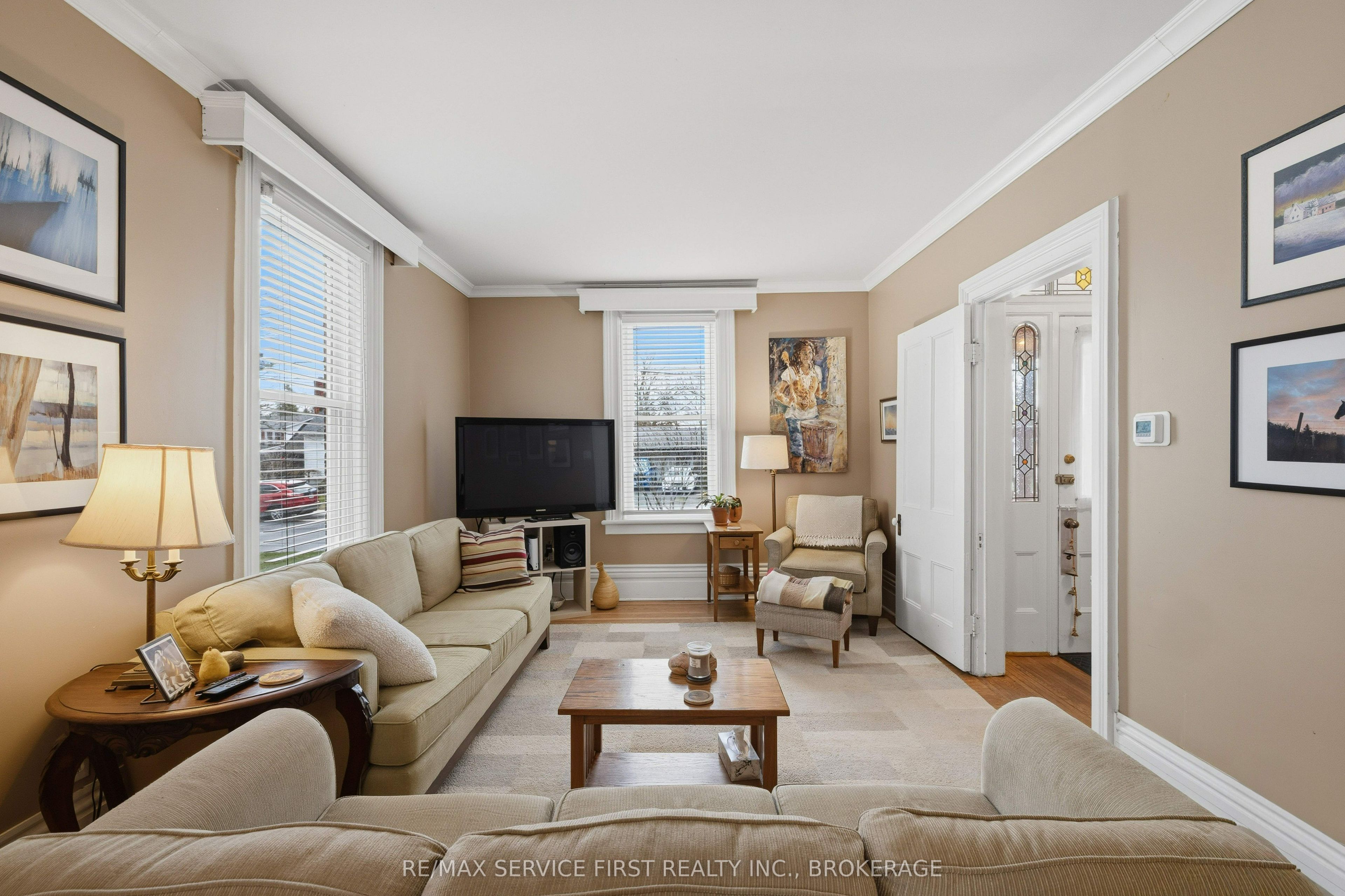 15 Graham Street E Property Photo 14
